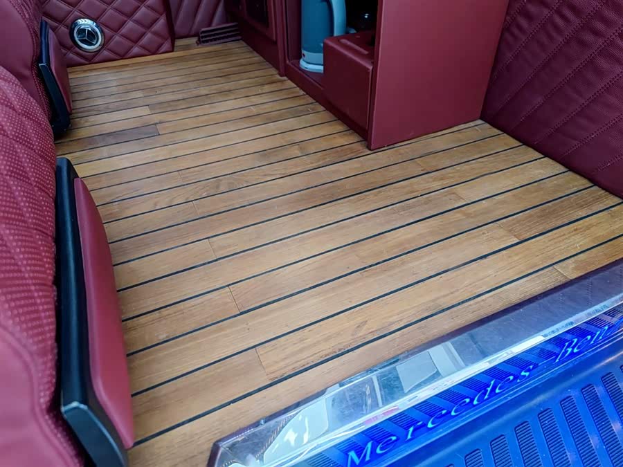 Mercedes-Benz GLE Class 2024 car image #24