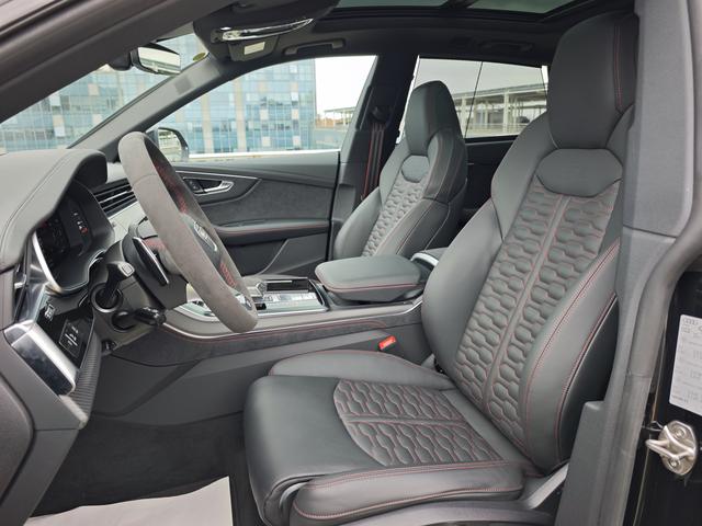 Audi RS Q8 car image #24