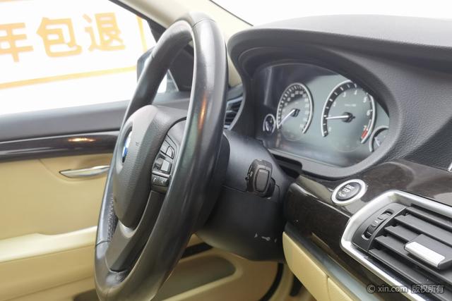 BMW 5 Series GT 2011 immagine di auto #24