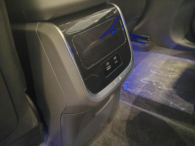 HongQi HS7 PHEV 2024 #24 HongQi HS7 PHEV 2024 car image #24