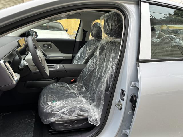 零跑汽车 零跑B01 2025 汽车图片 #24