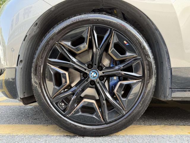 BMW iX 2022 car image #24