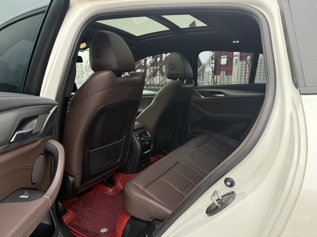 BMW X4 2021 car image #24