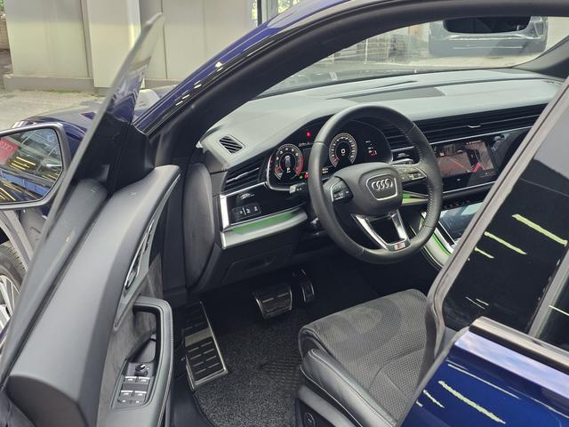 Audi Q8 2020 car image #24