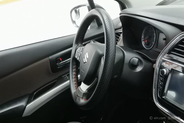 Suzuki SX4 S-CROSS 2018 image de voiture #24