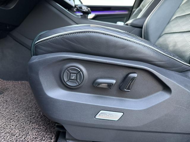 Volkswagen Touareg 2018 car image #24