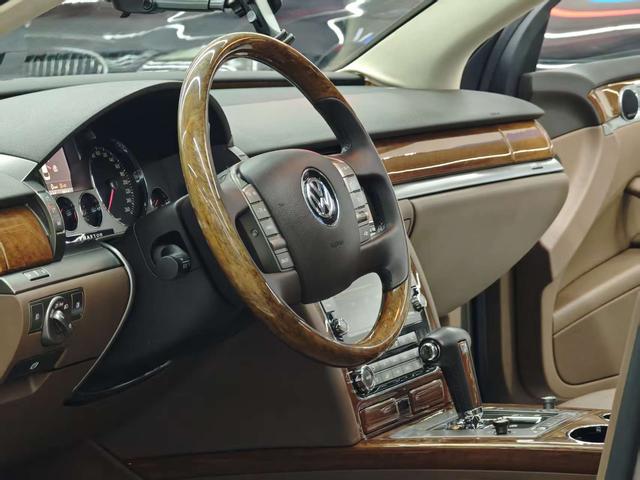 Volkswagen Pheaton 2011 immagine di auto #24