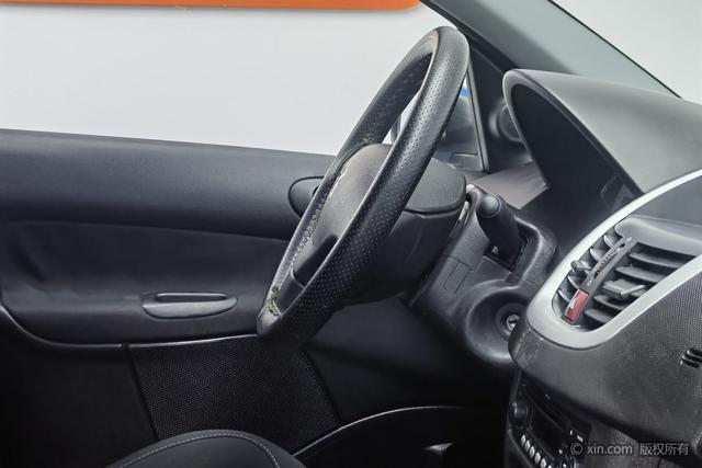 Peugeot 207 2014 car image #24