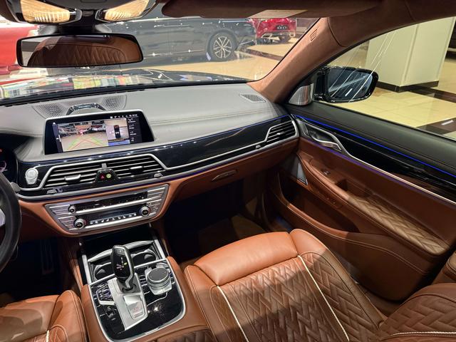 BMW 7 Series 2021 car image #24