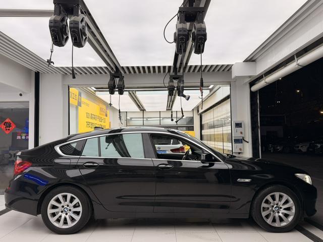 BMW 5 Series GT 2012 car image #24