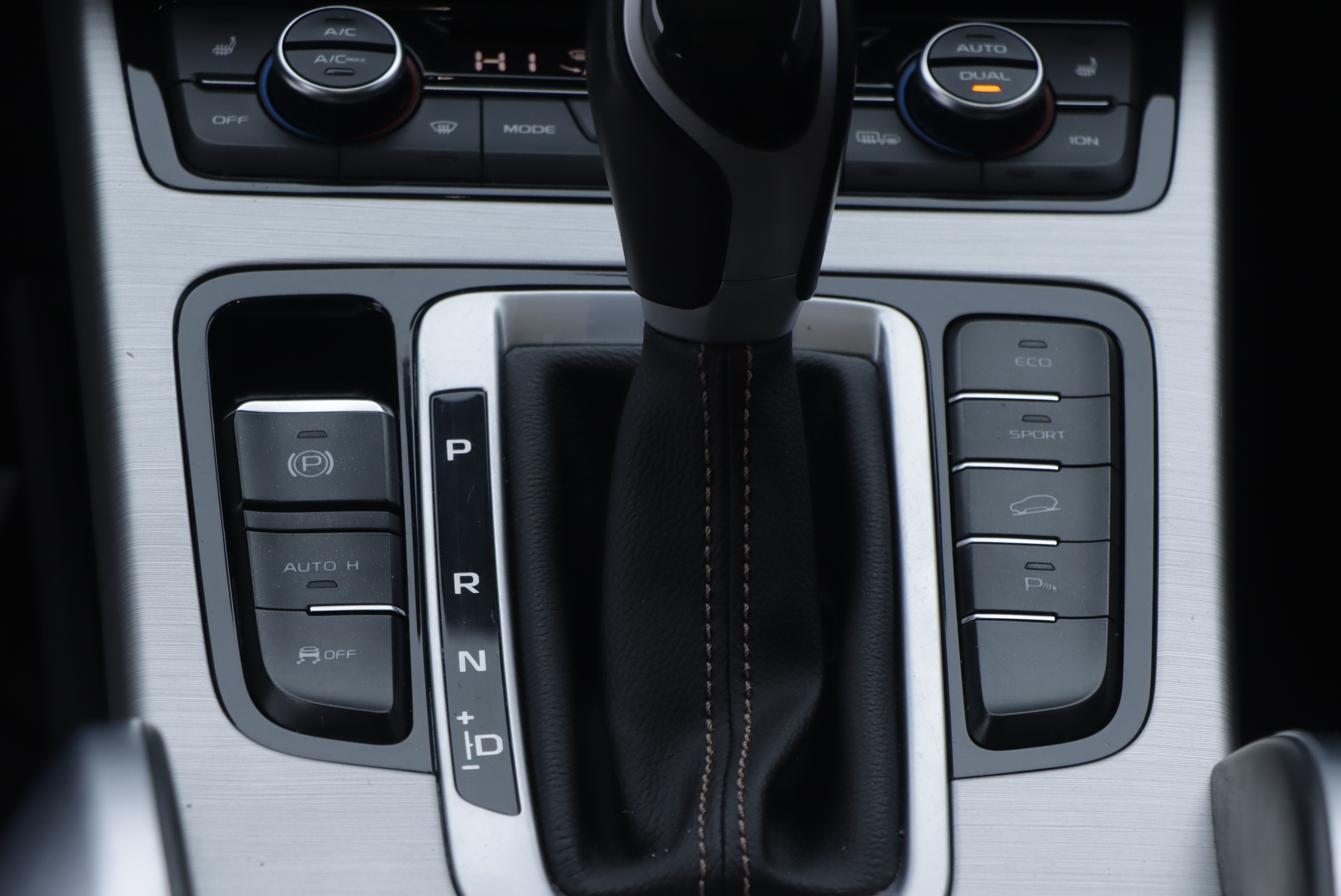 GEELY Boyue 2017 immagine di auto #24