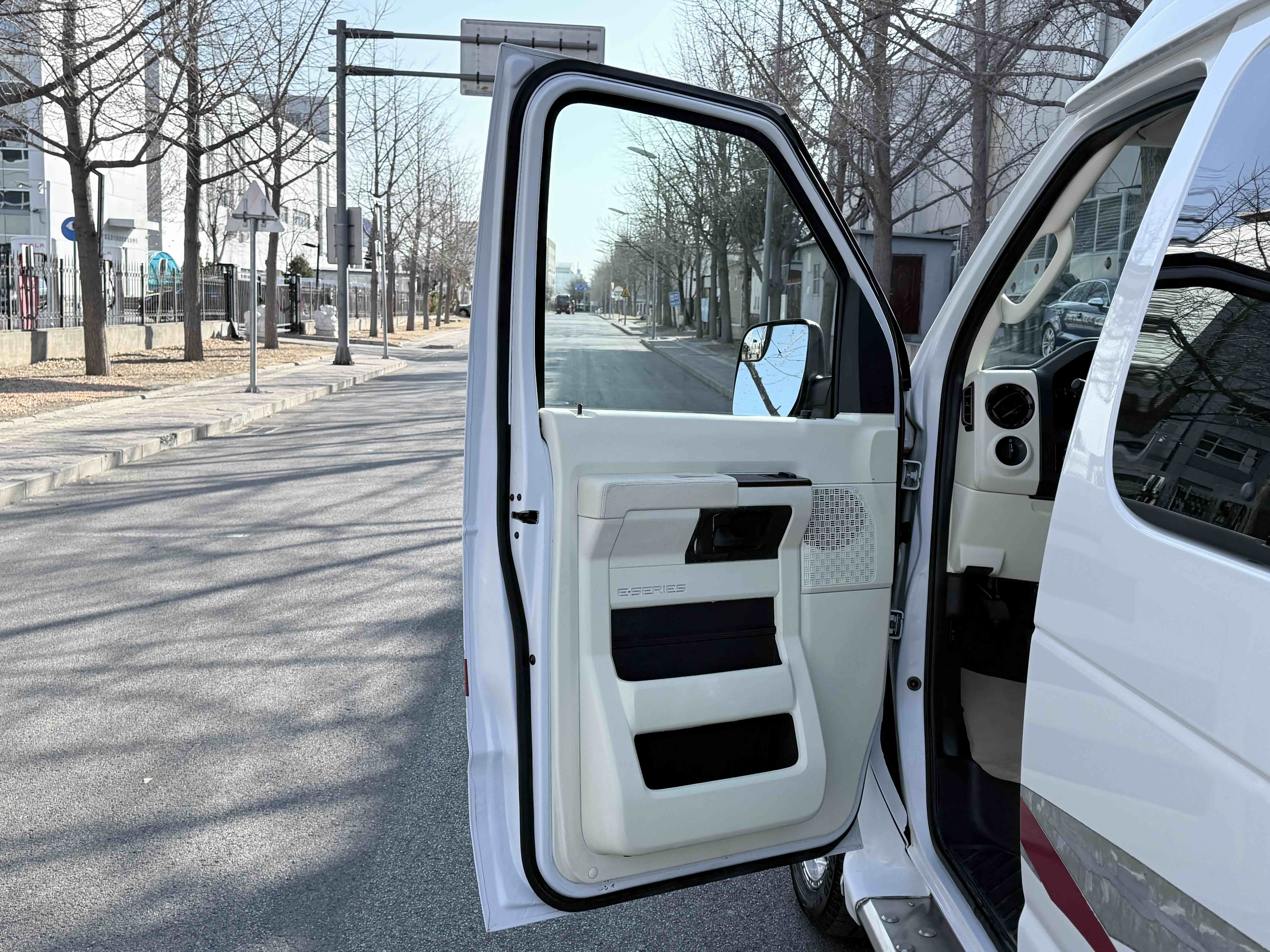 Ford E350 2015 #24 Ford E350 2015 car image #24