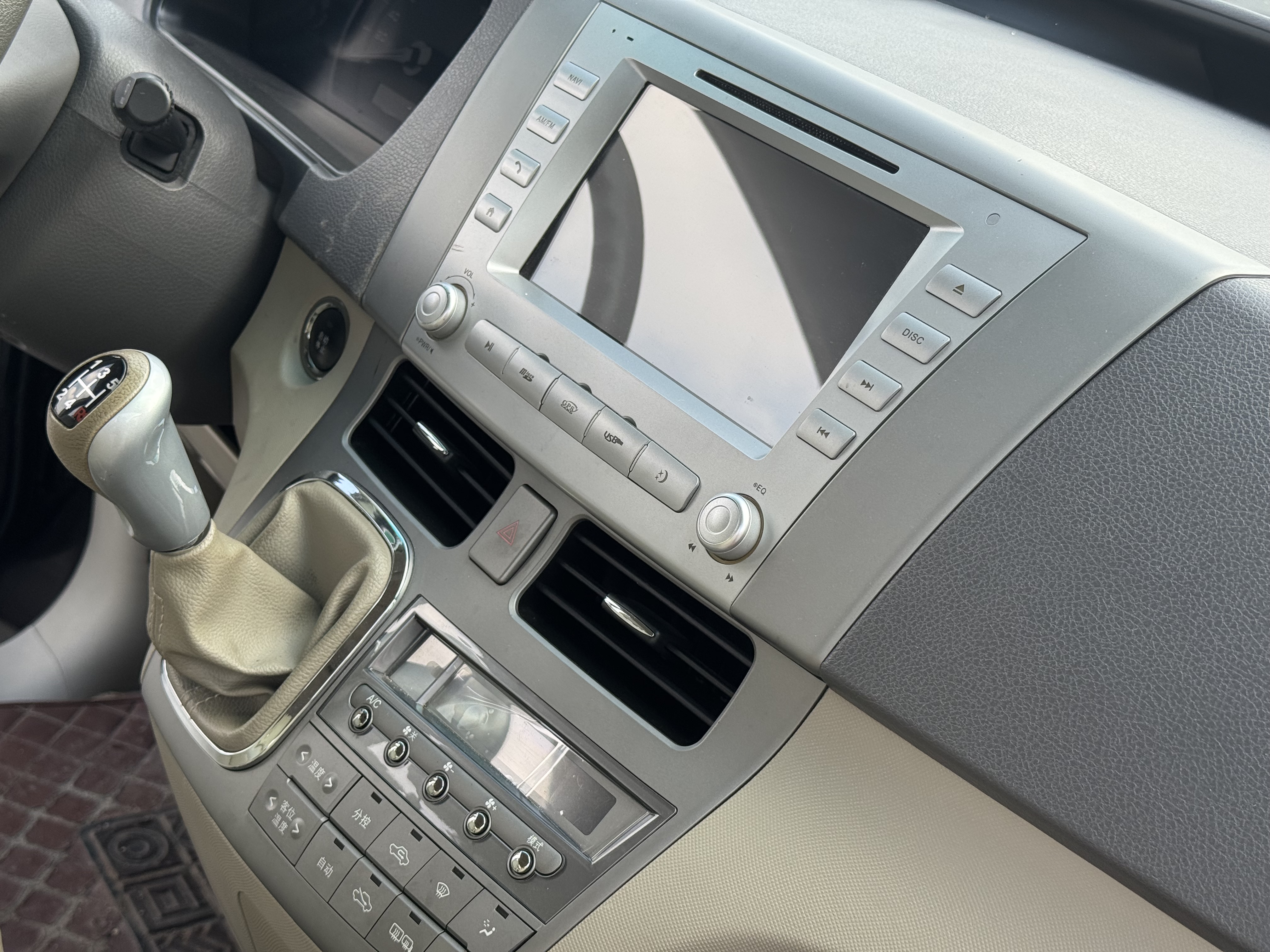 BYD M6 2017 car image #24