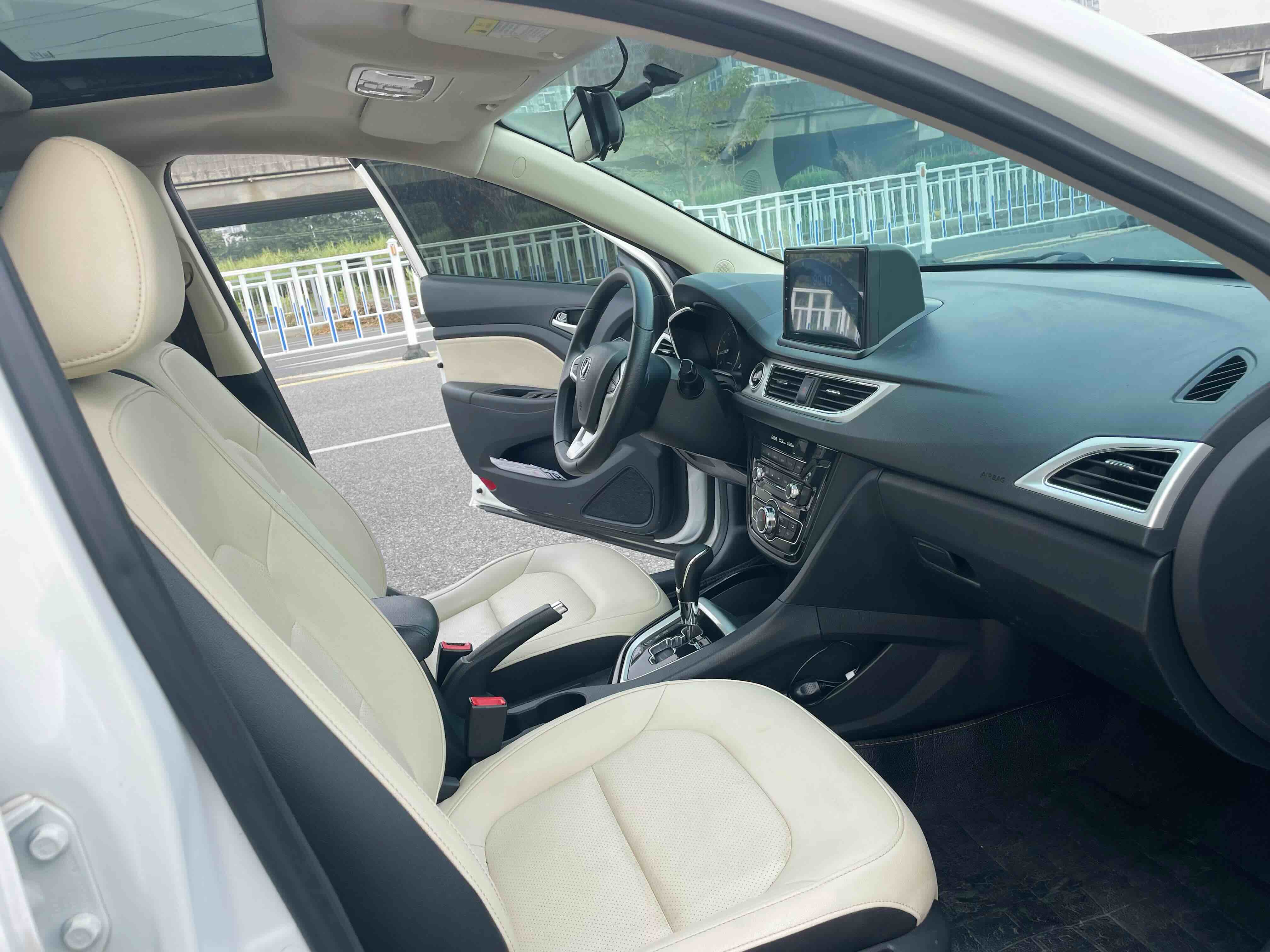 Changan Alsvin V7 2015 car image #24