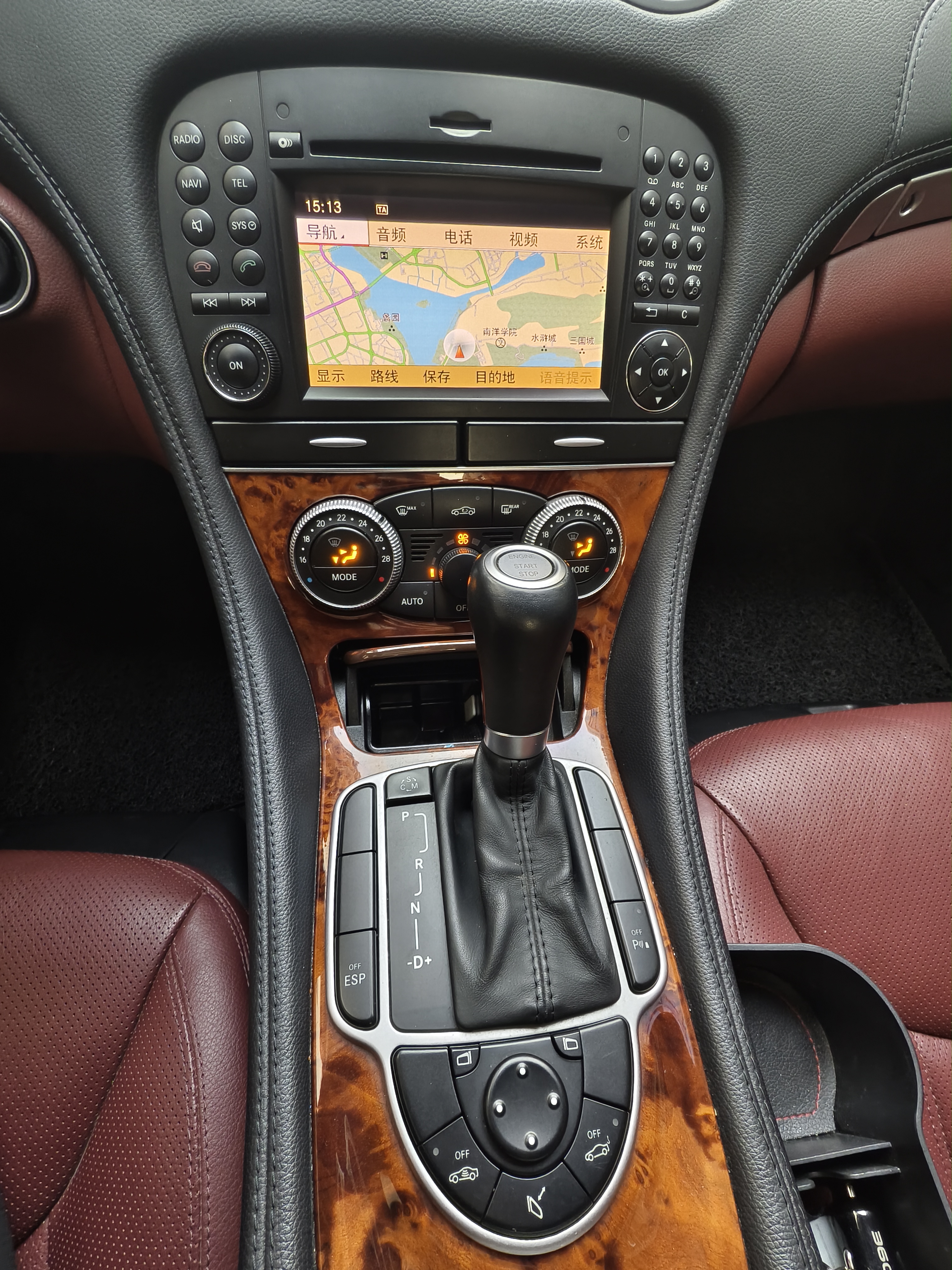 Mercedes-Benz SL Class 2010 immagine di auto #24