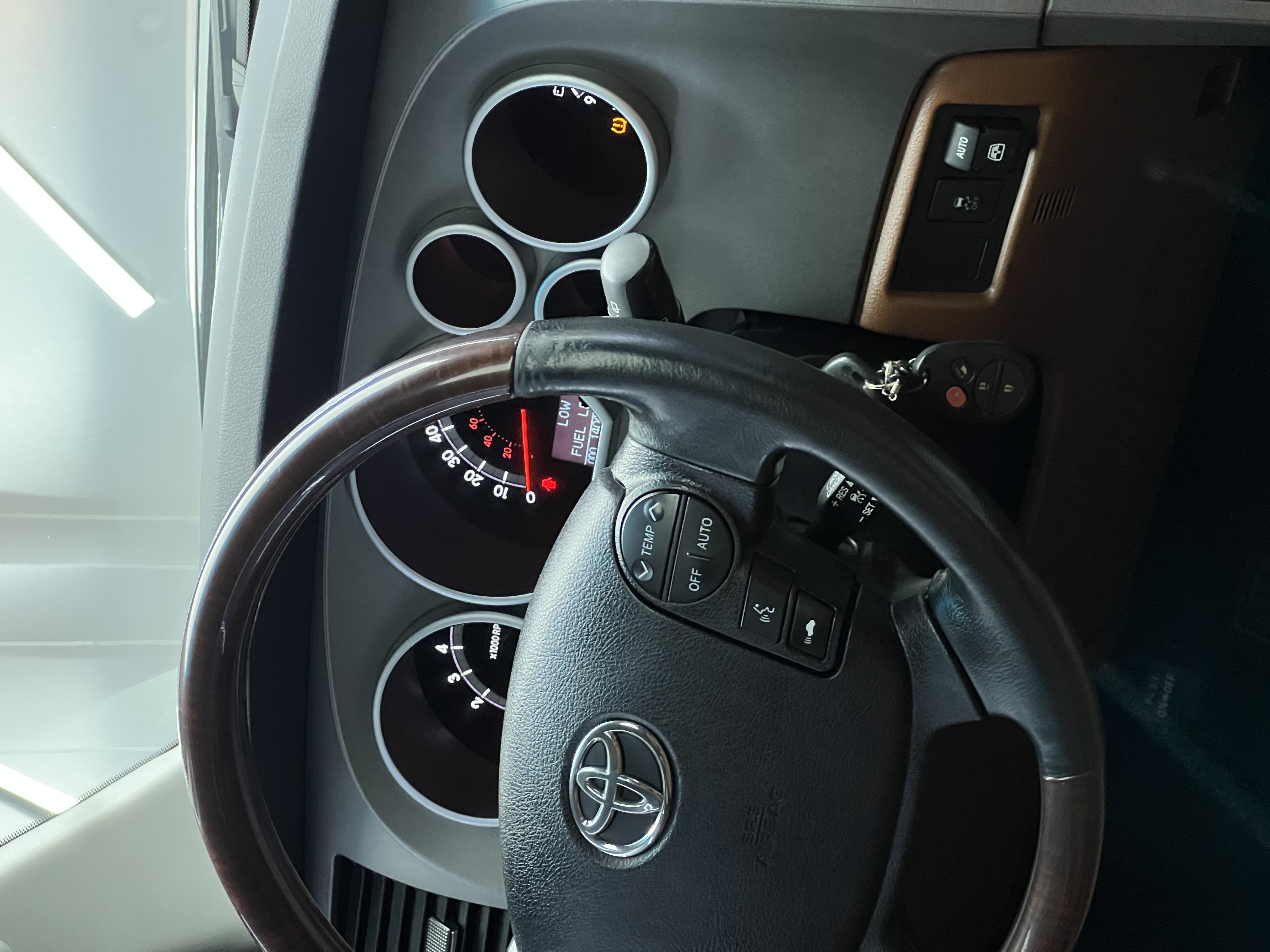 丰田 红杉 2011 汽车图片 #24