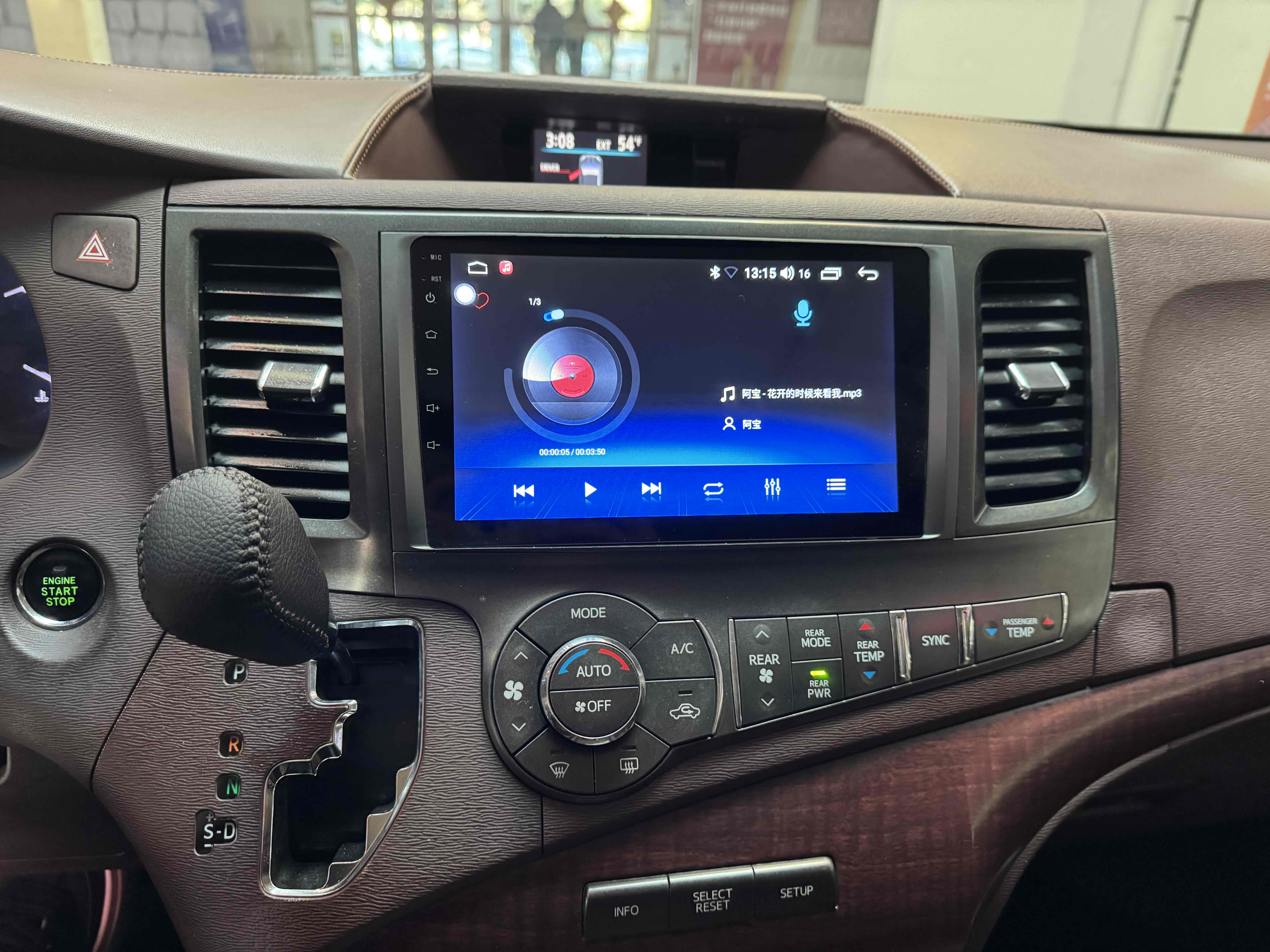 Toyota SIENNA 2011 car image #24