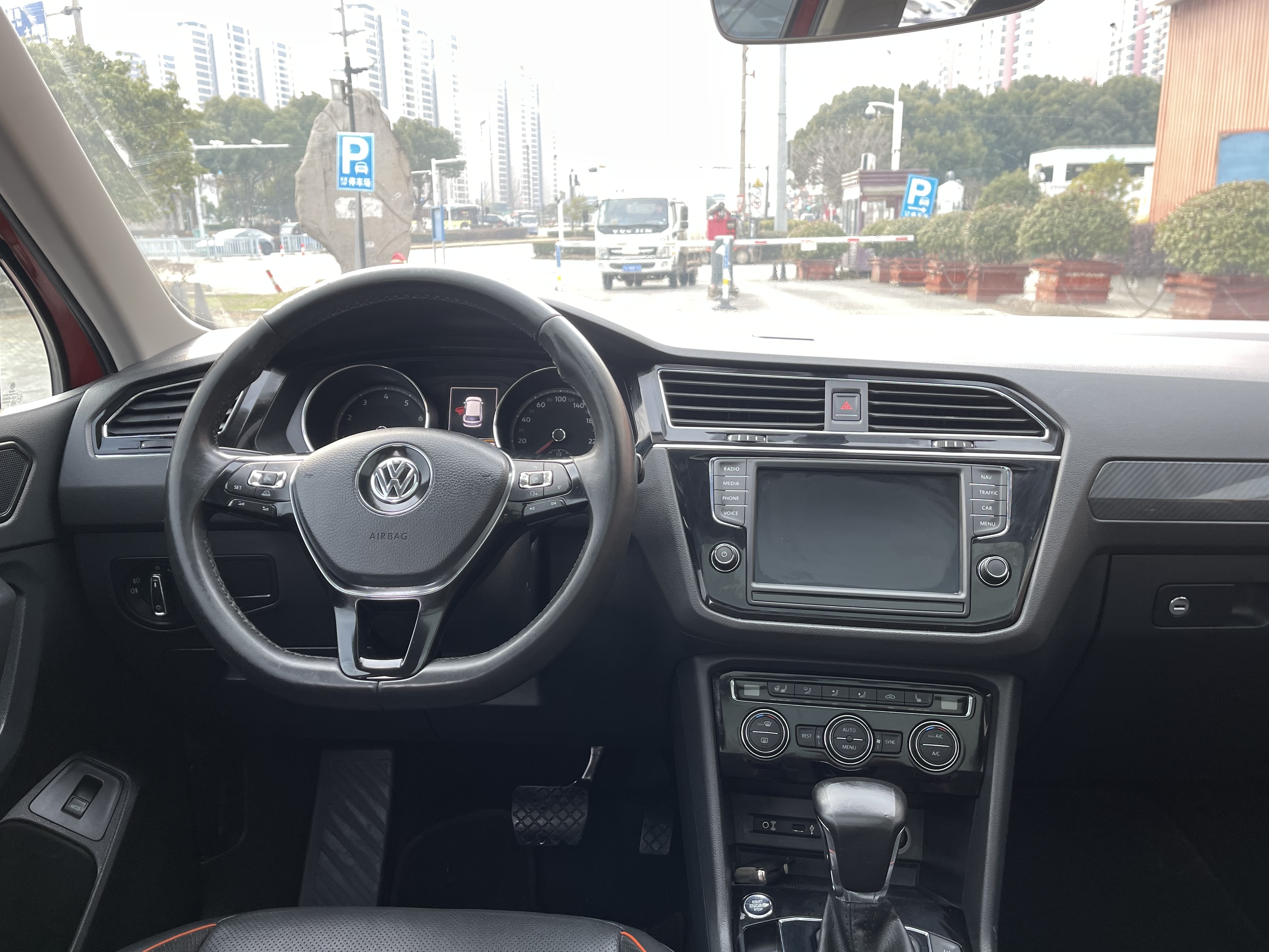 Volkswagen Tiguan L 2017 immagine di auto #24