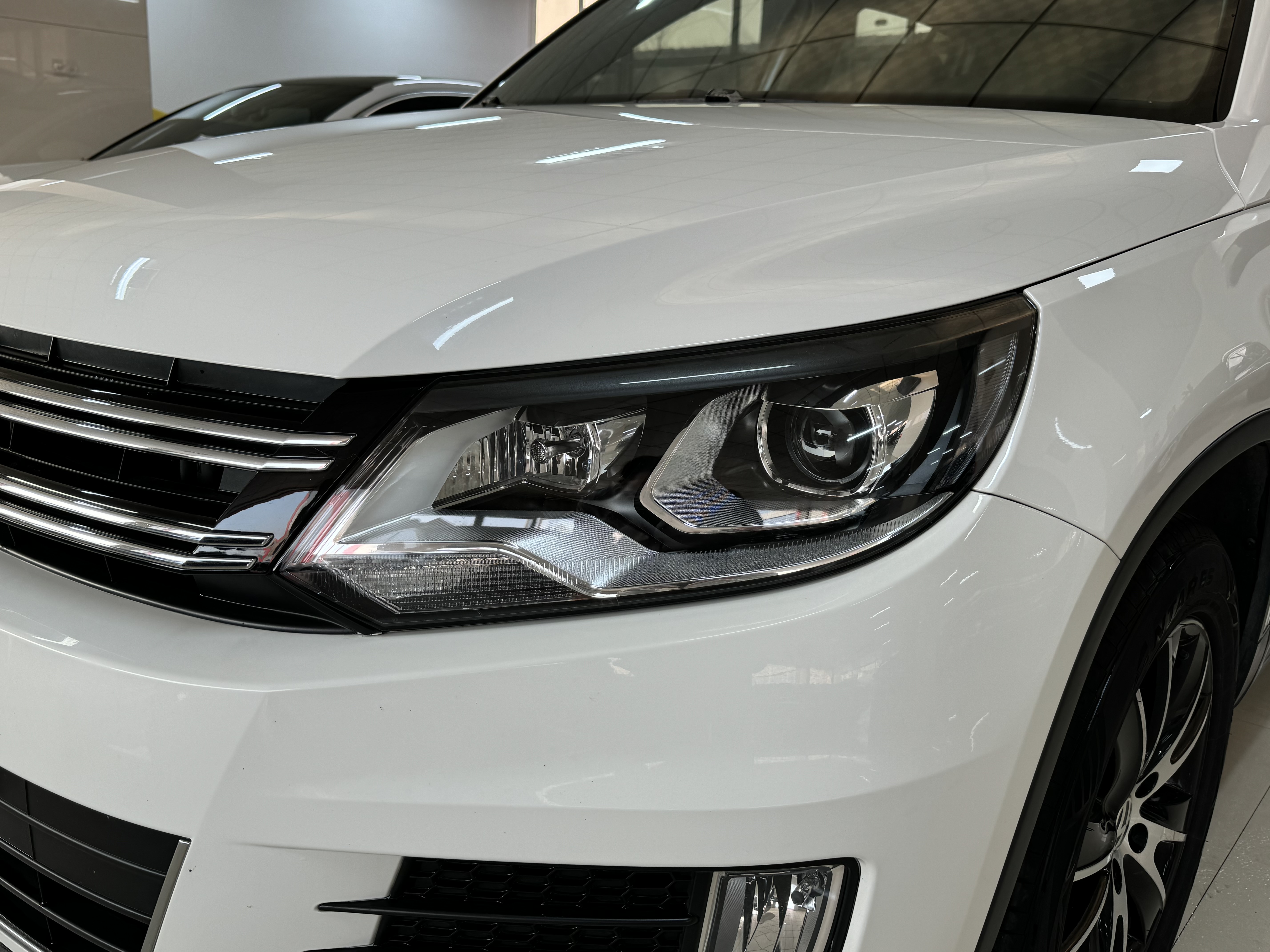 Volkswagen Tiguan 2014 car image #24