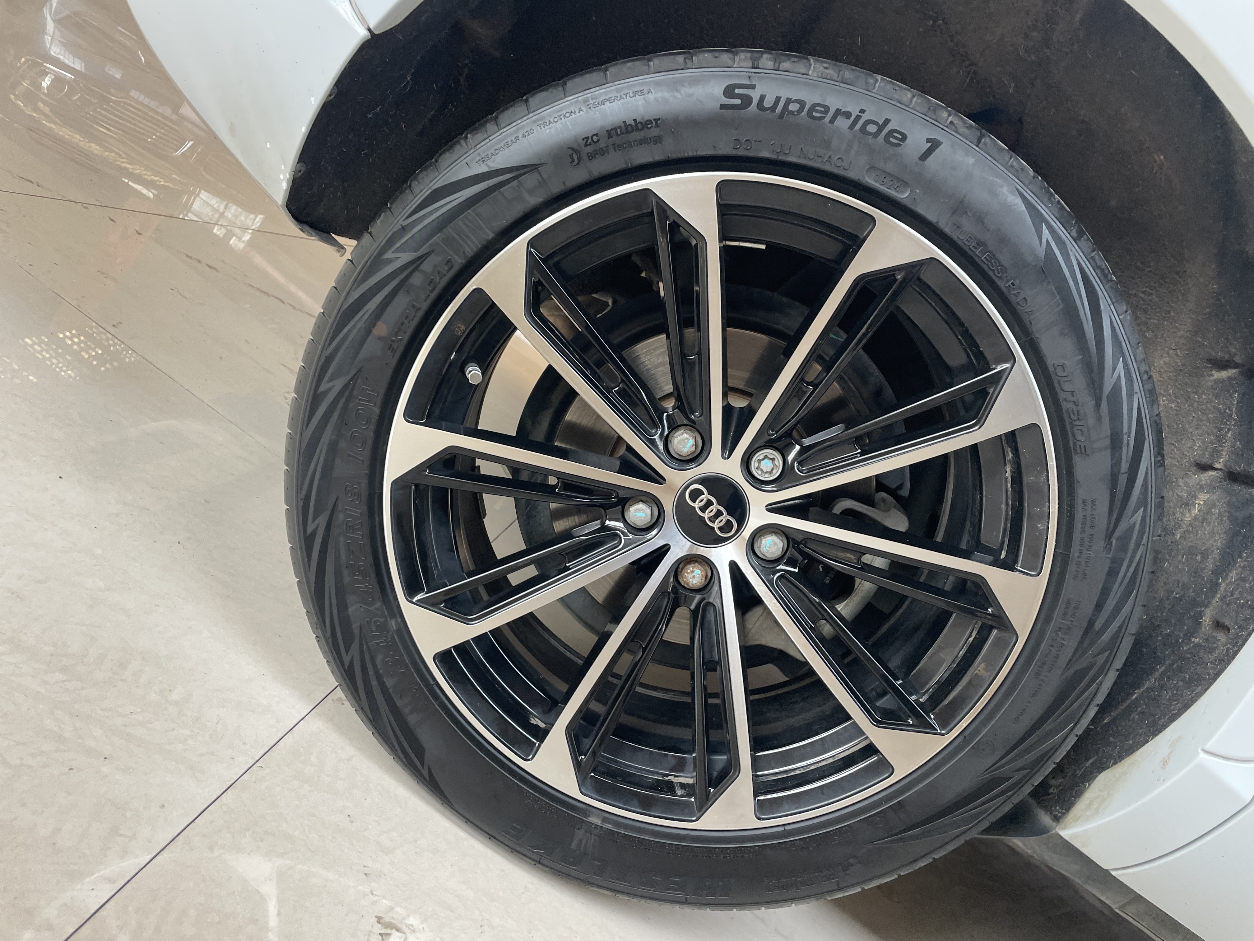 Audi Q3 2016 car image #24