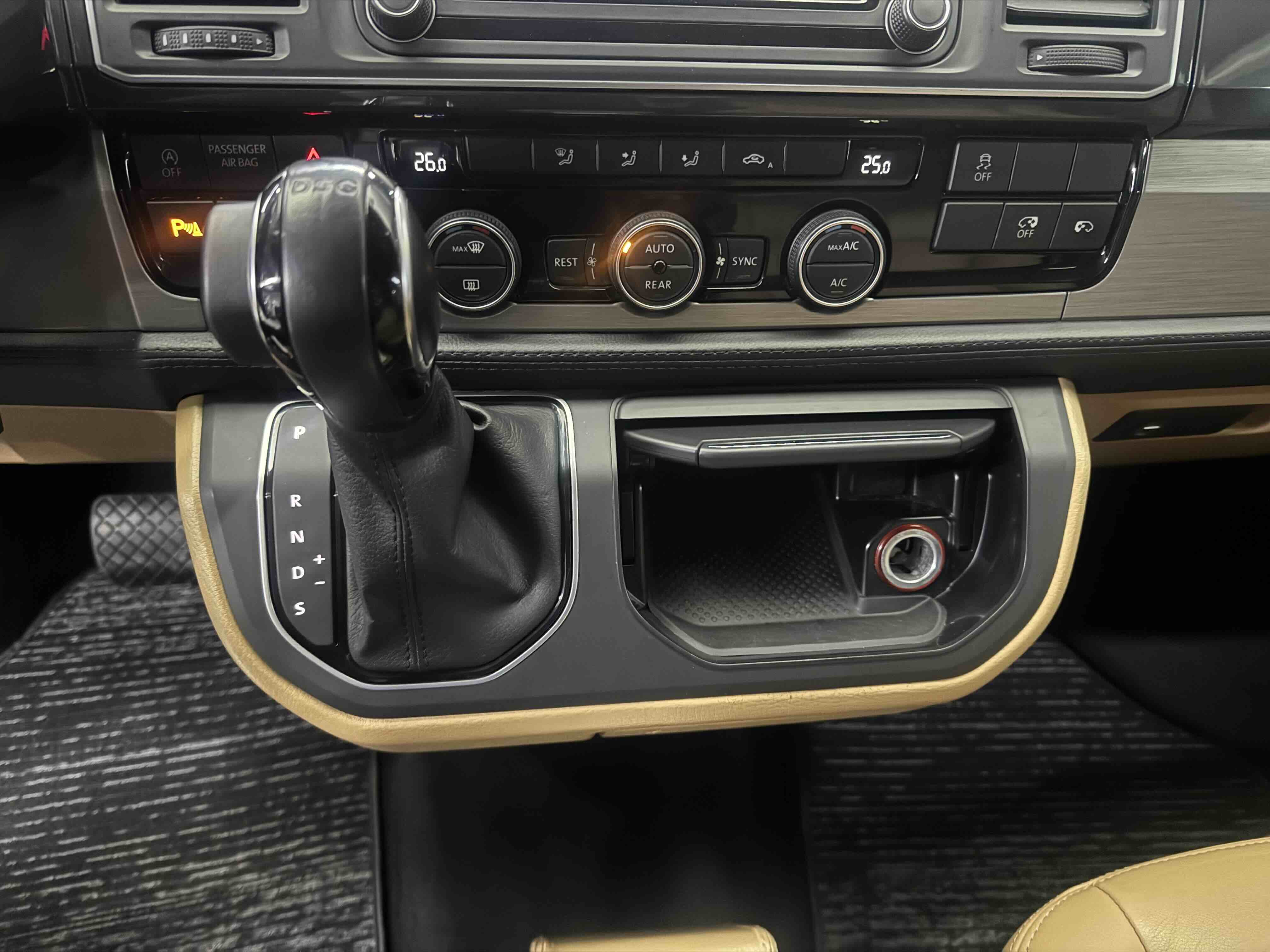 Volkswagen Caravelle 2018 #24 Volkswagen Caravelle 2018 car image #24