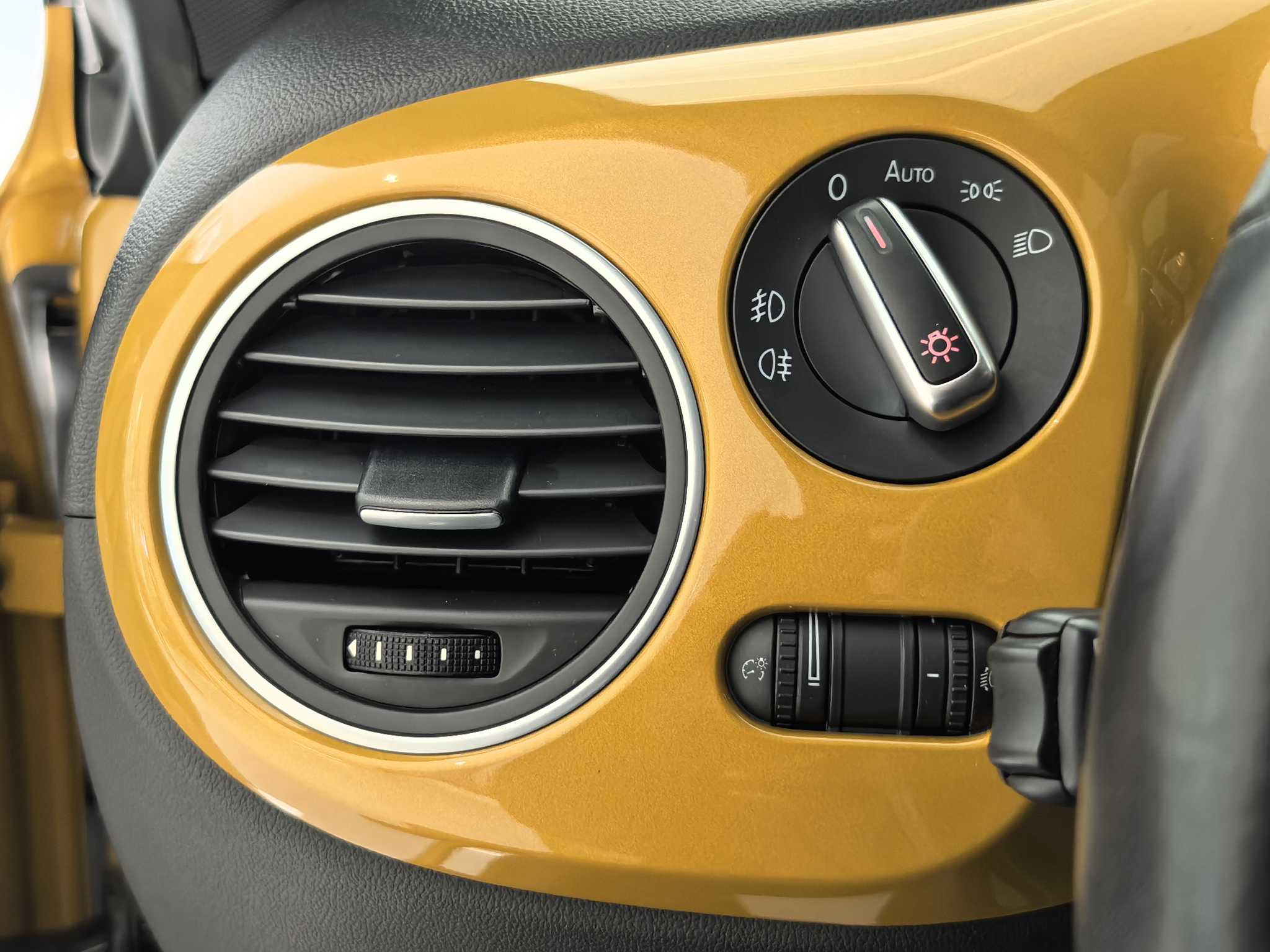 Volkswagen Beetle 2018 immagine di auto #24