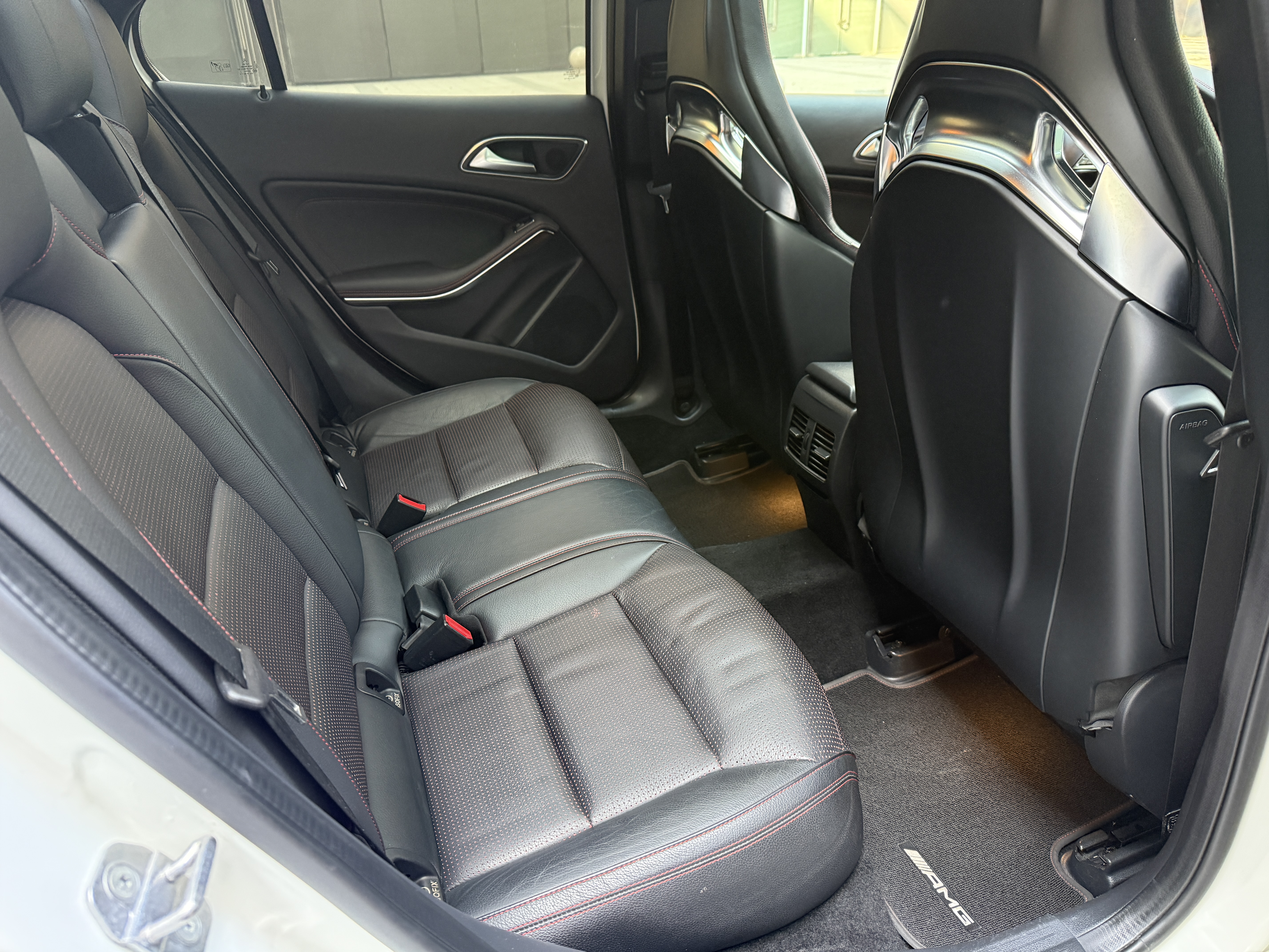 Mercedes-Benz GLA AMG 2019 immagine di auto #24