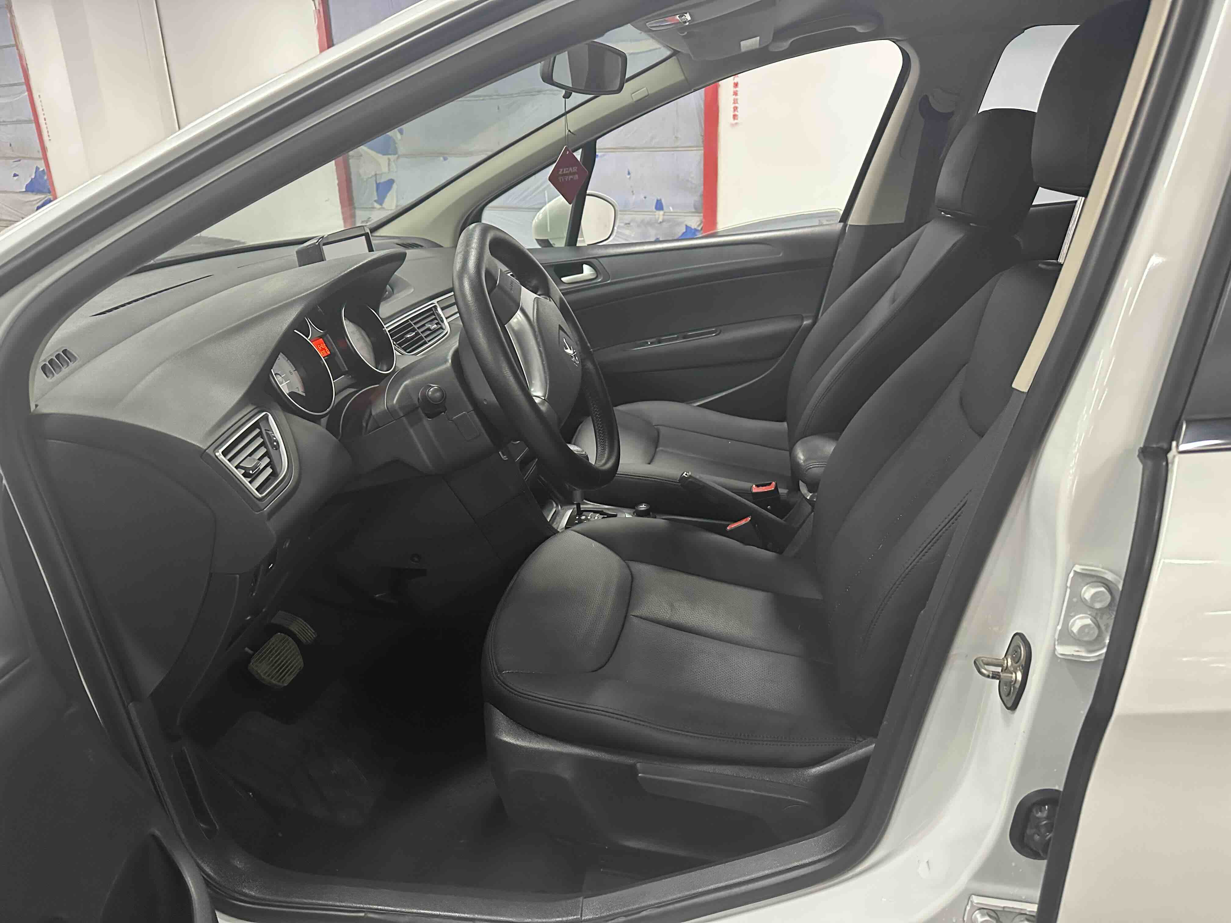 Peugeot 308 2015 #24 Peugeot 308 2015 car image #24