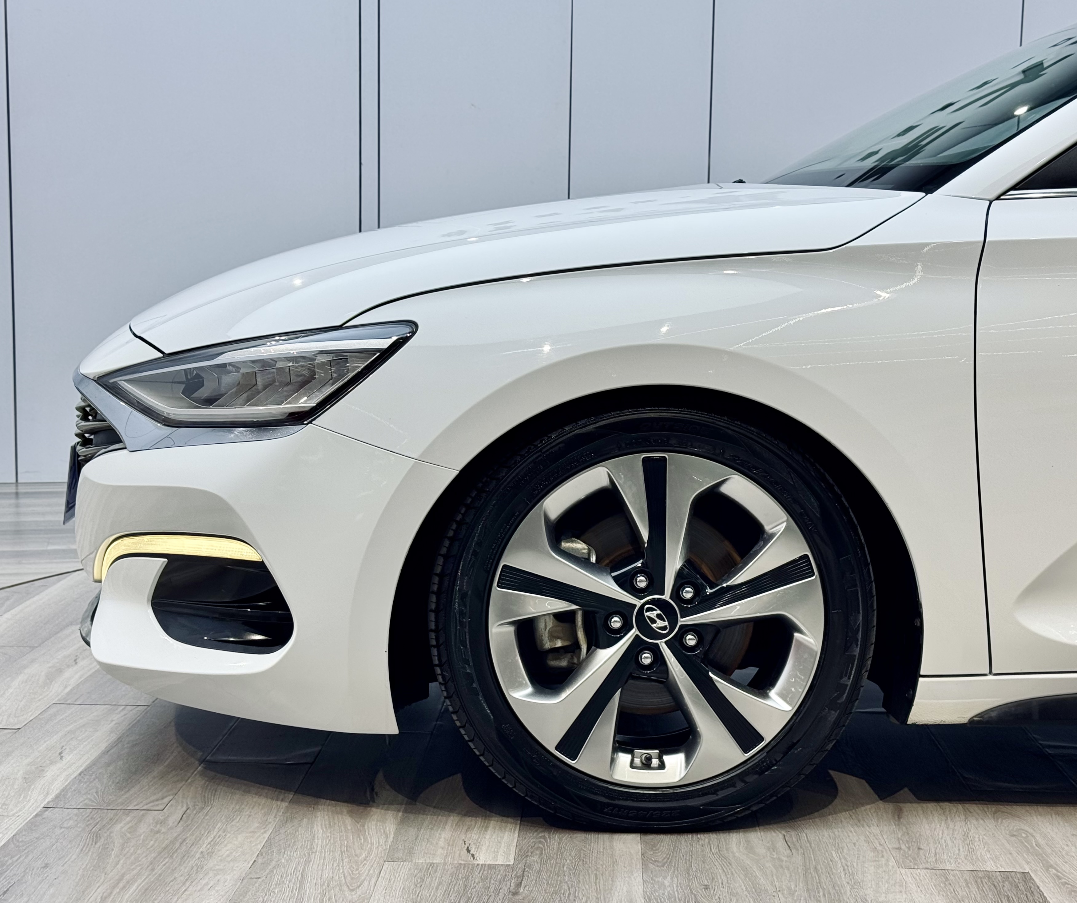 Hyundai Lafesta 2021 car image #24