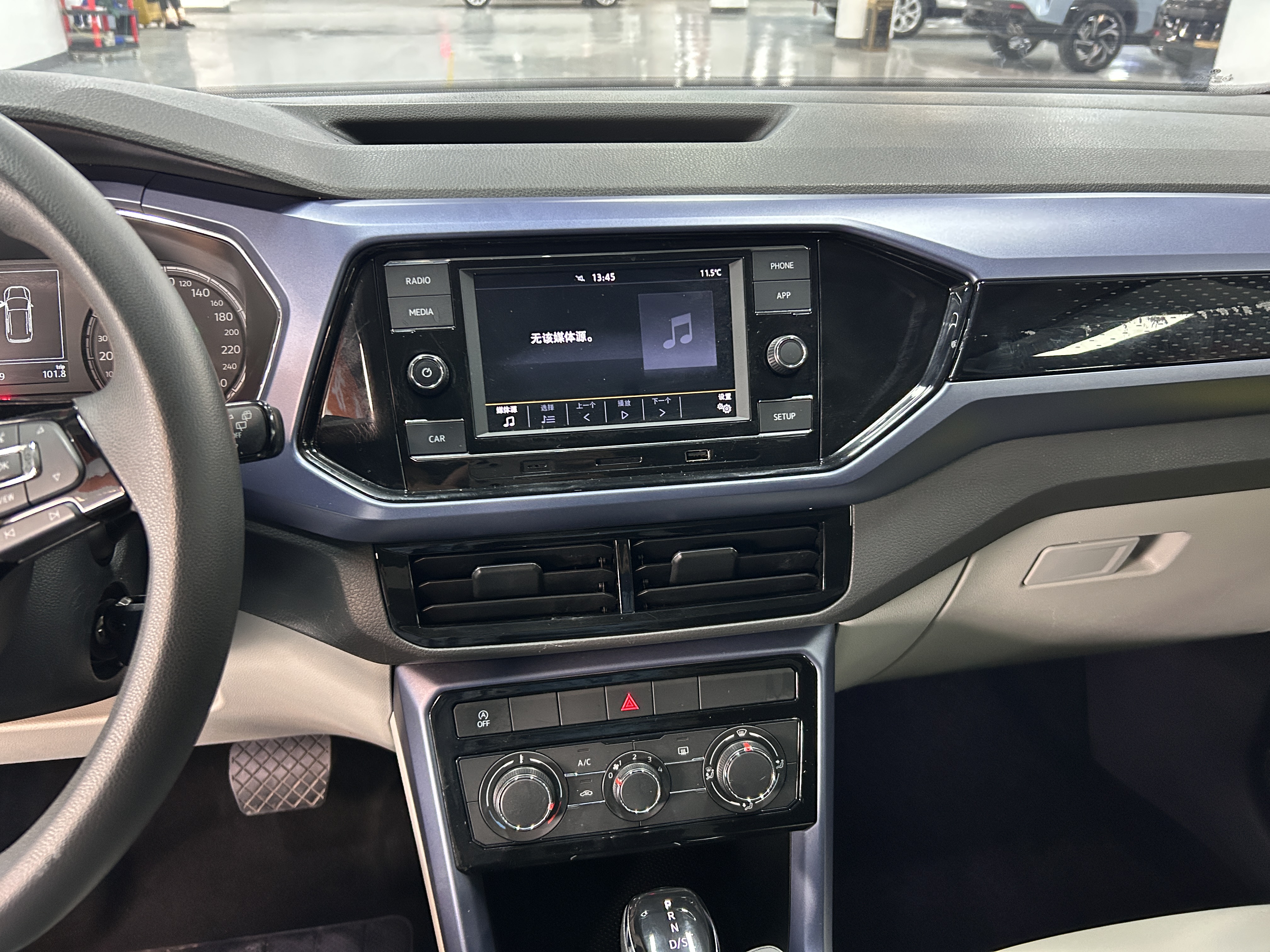 Volkswagen T-Cross 2020 #24 Volkswagen T-Cross 2020 car image #24