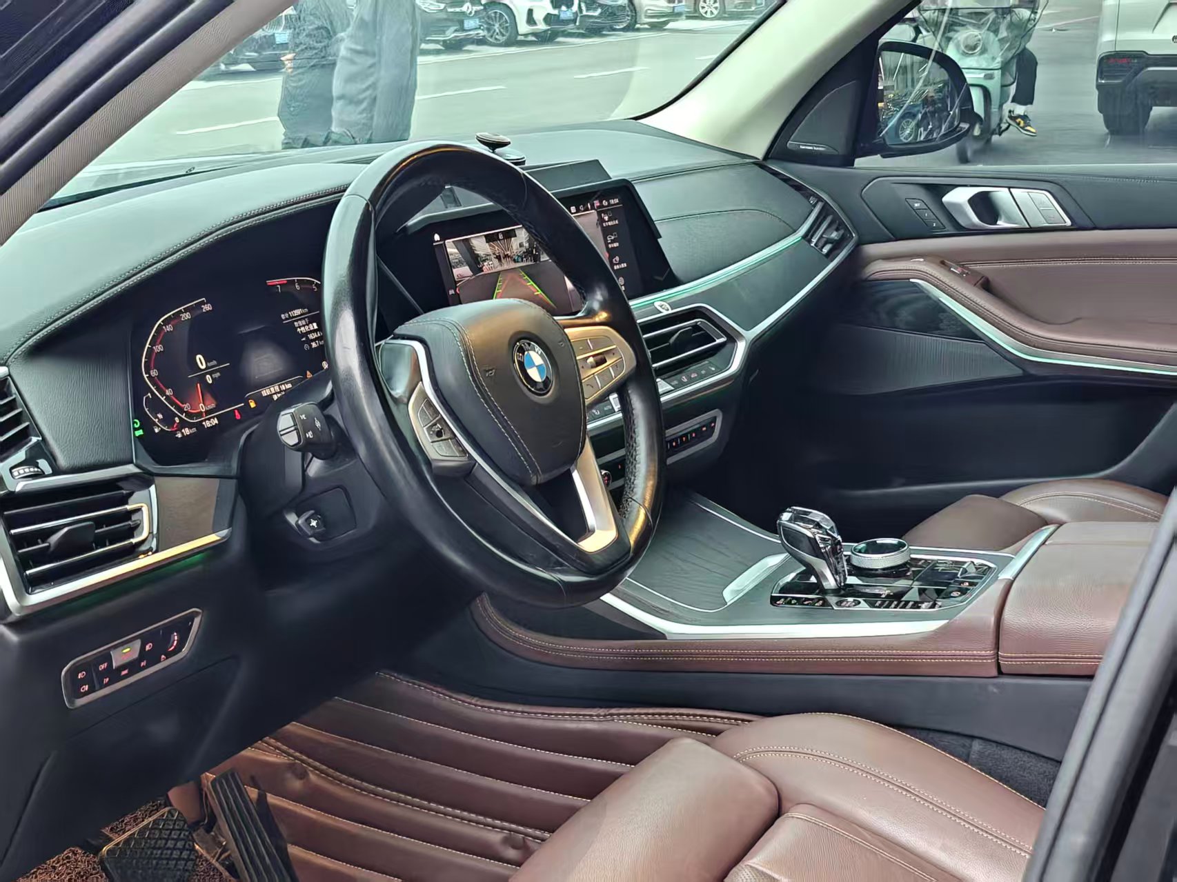 BMW X7 M60i 2019 car image #24