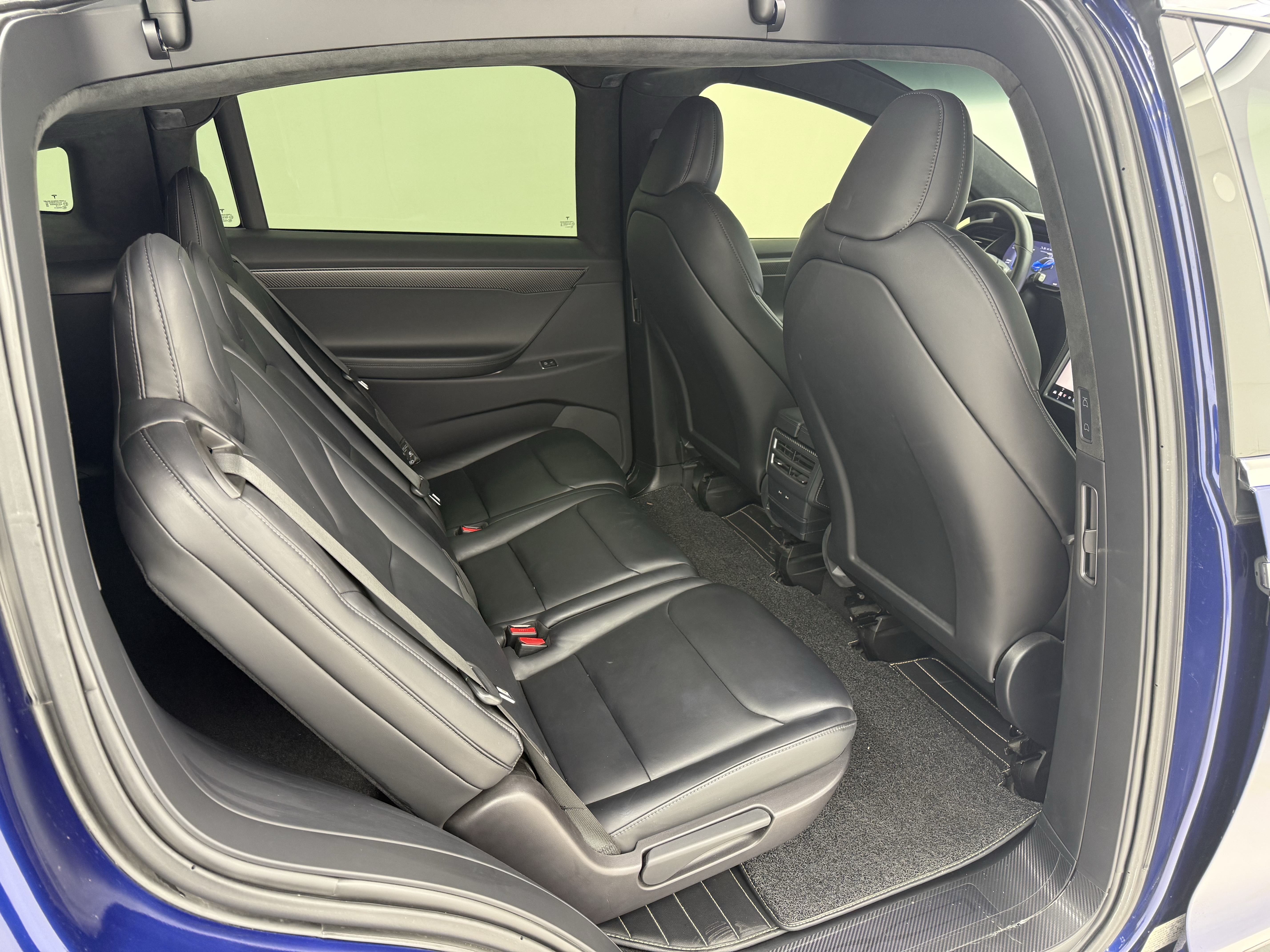 Tesla Model X 2020 car image #24