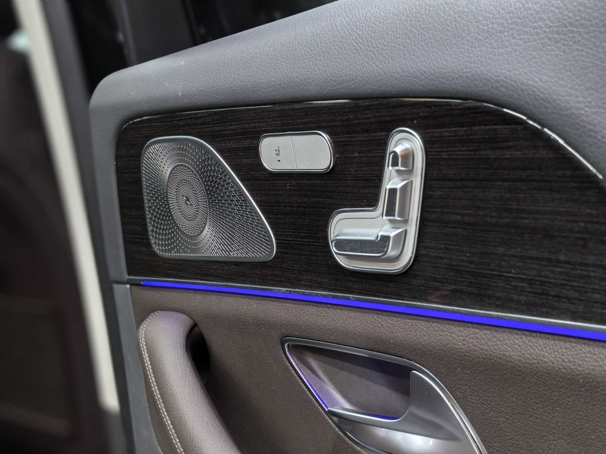 Mercedes-Benz GLE Class 2020 car image #24