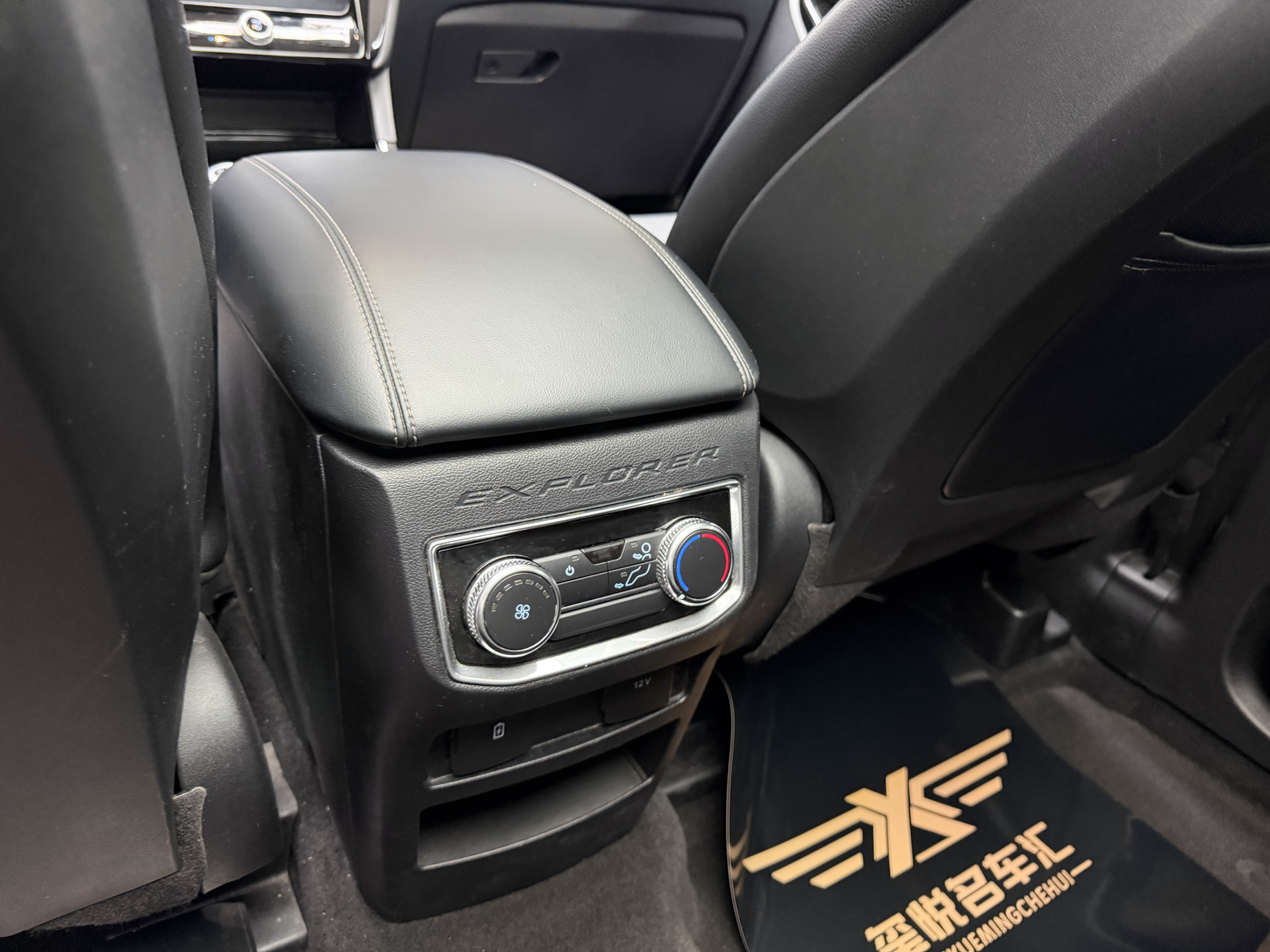 Ford Explorer 2022 car image #24