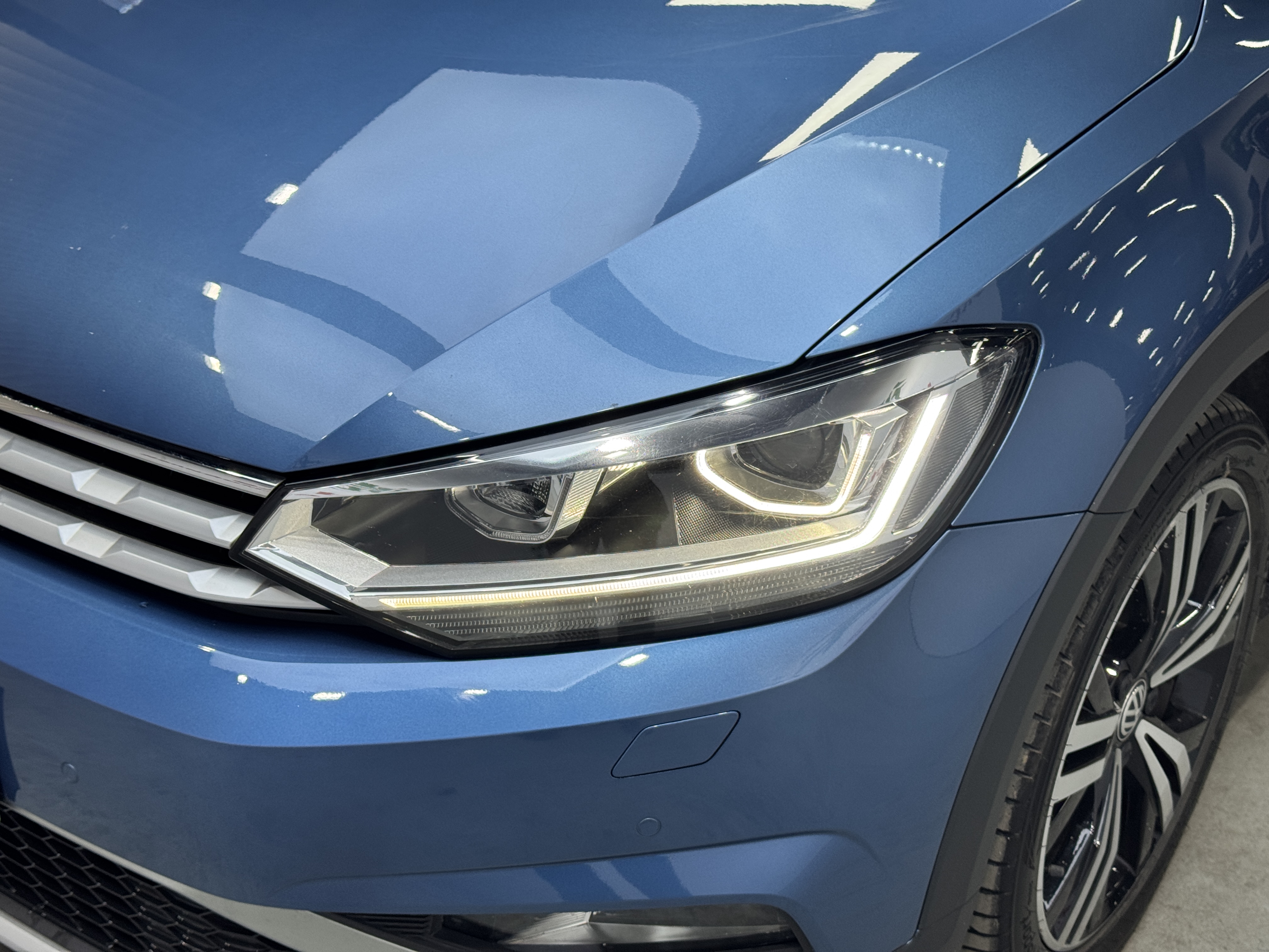 Volkswagen Touran 2021 car image #24