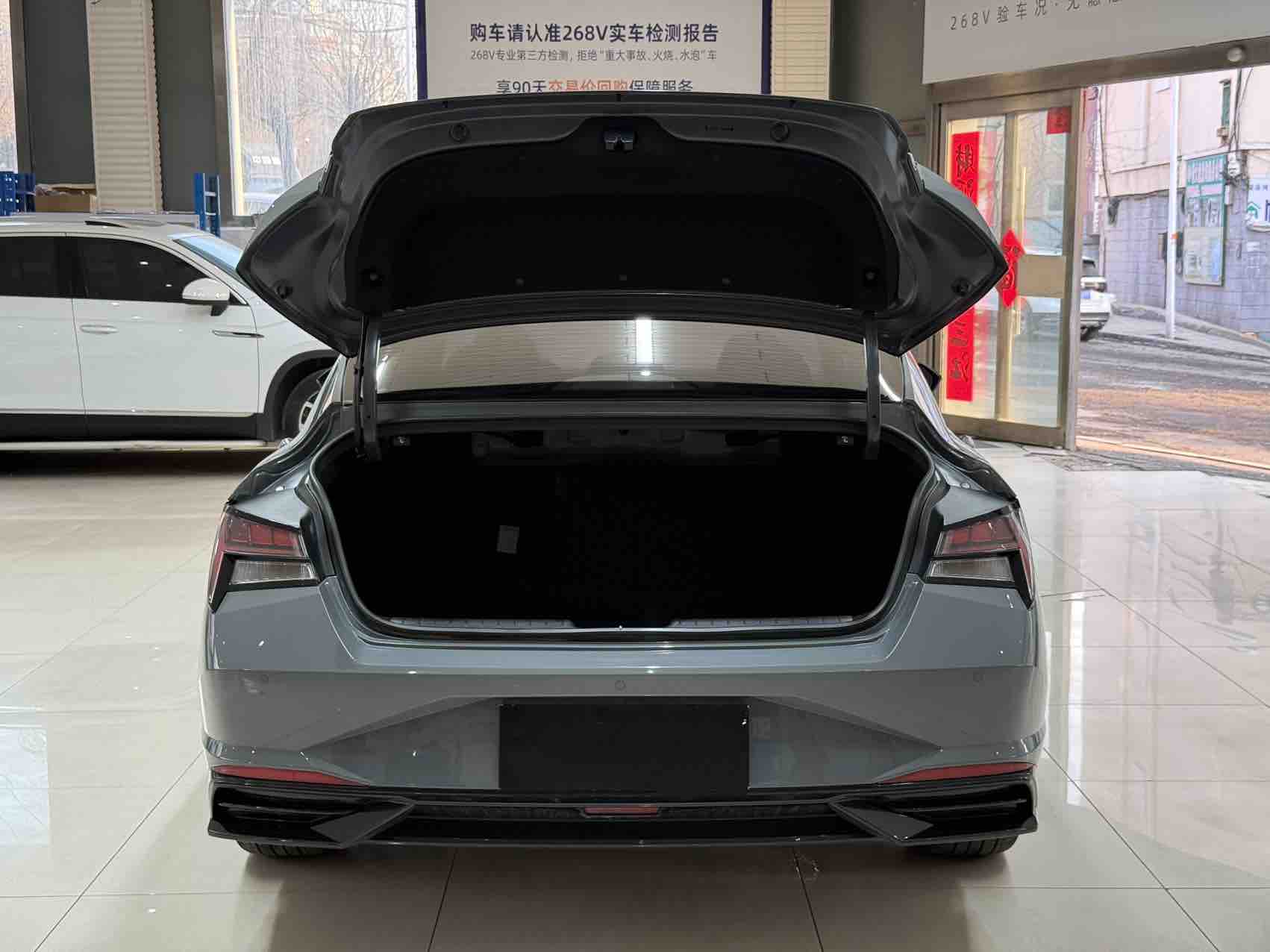 Hyundai Elantra 2021 immagine di auto #24