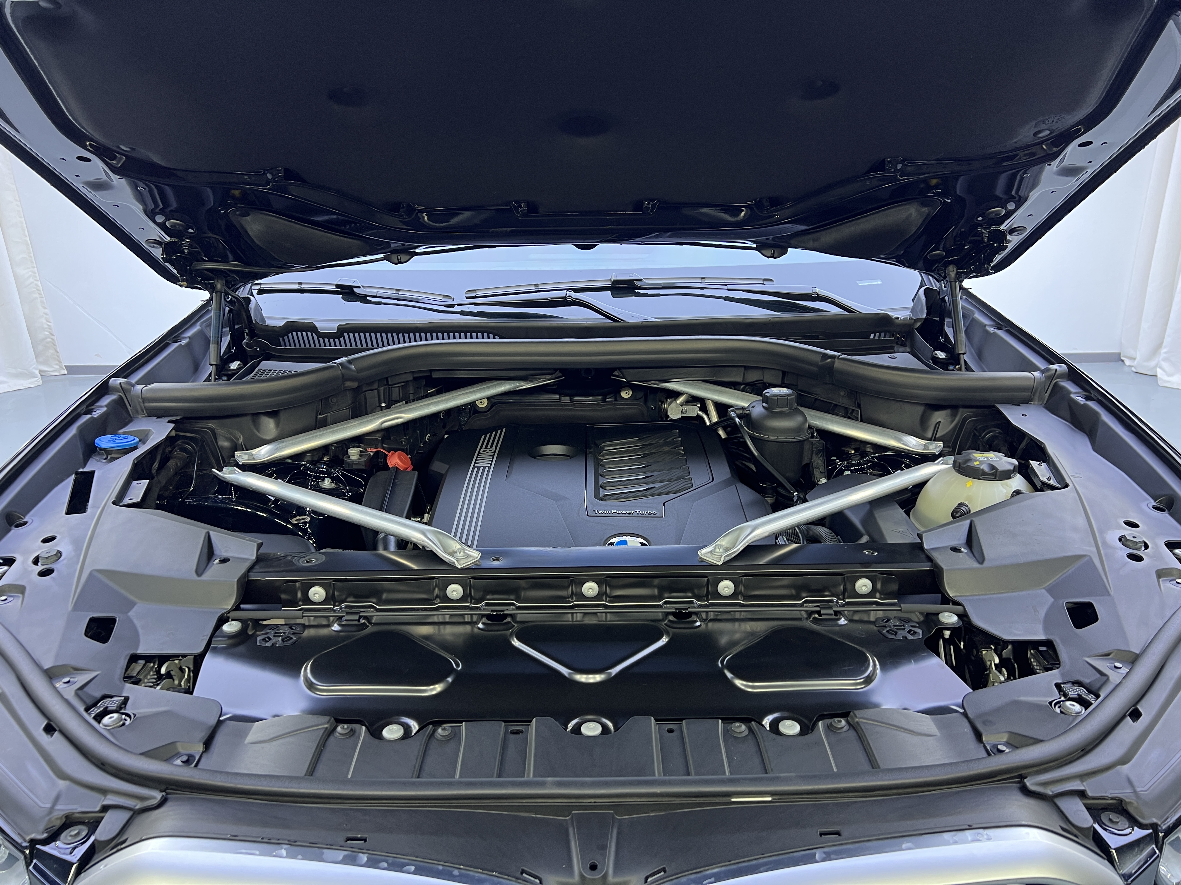 BMW X6 2022 car image #24