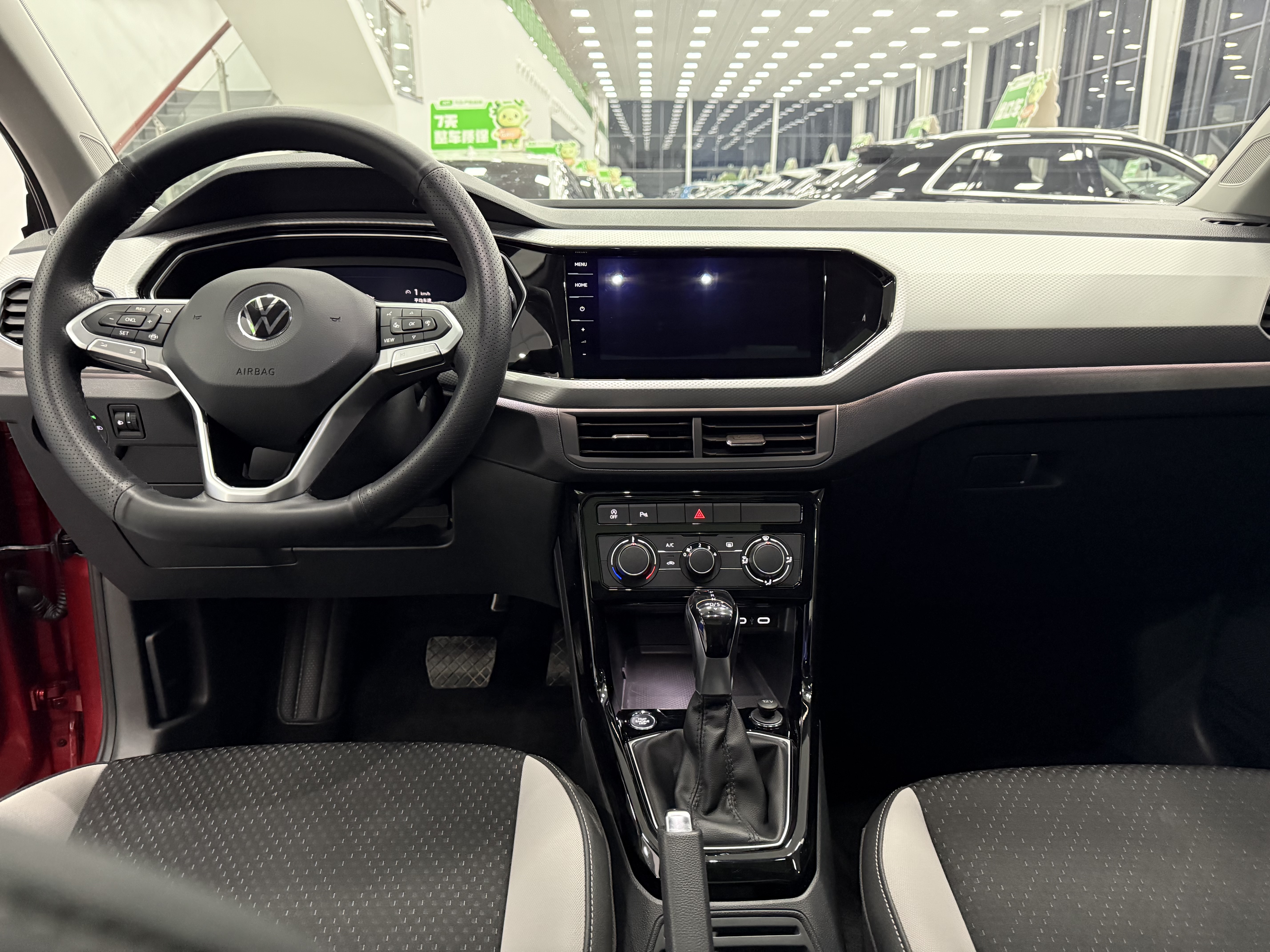 Volkswagen Tacqua 2021 car image #24