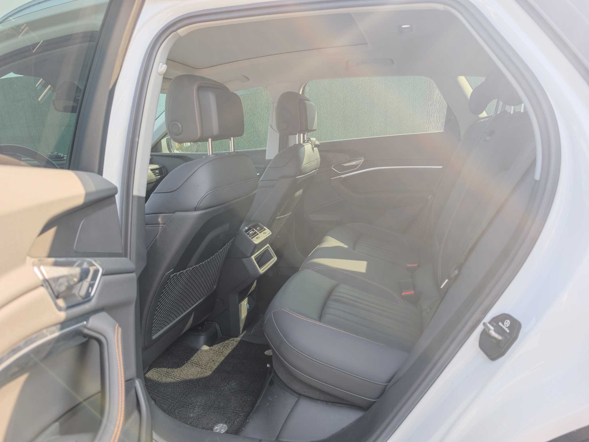 Audi e-tron 2022 car image #24