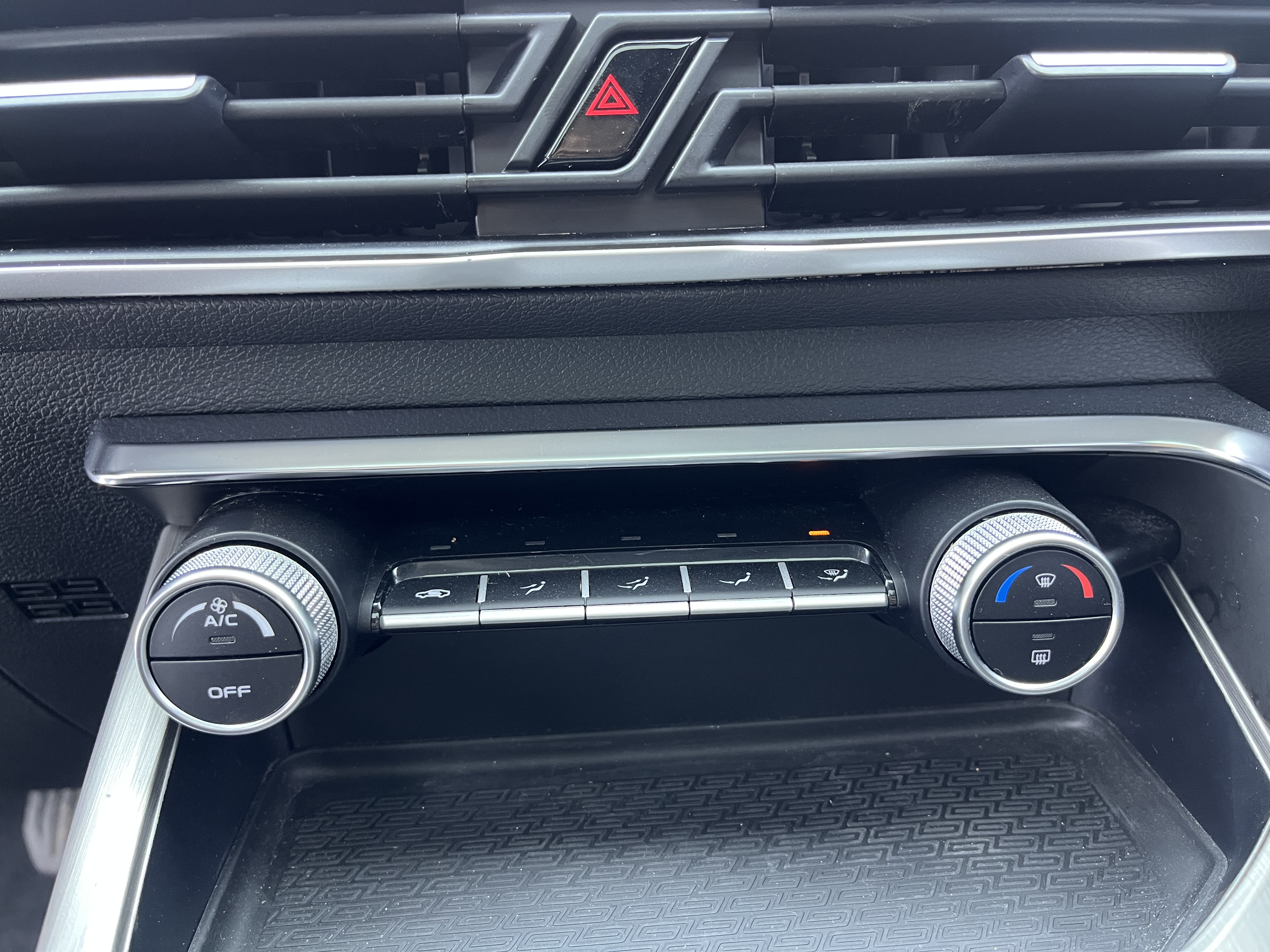 GEELY Coolray 2022 #24 GEELY Coolray 2022 car image #24