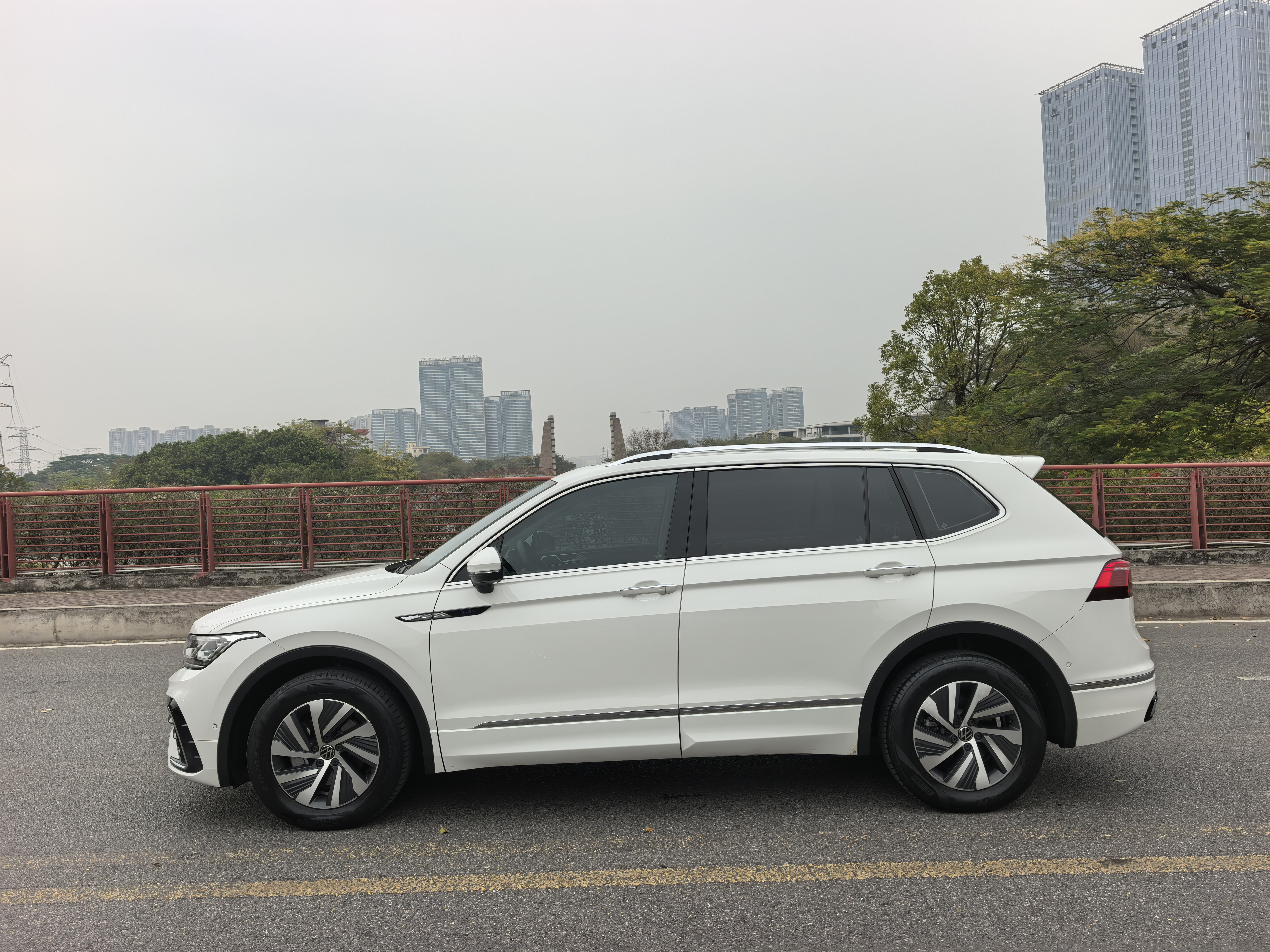 Volkswagen Tiguan L New Energy 2022 صورة سيارة #24