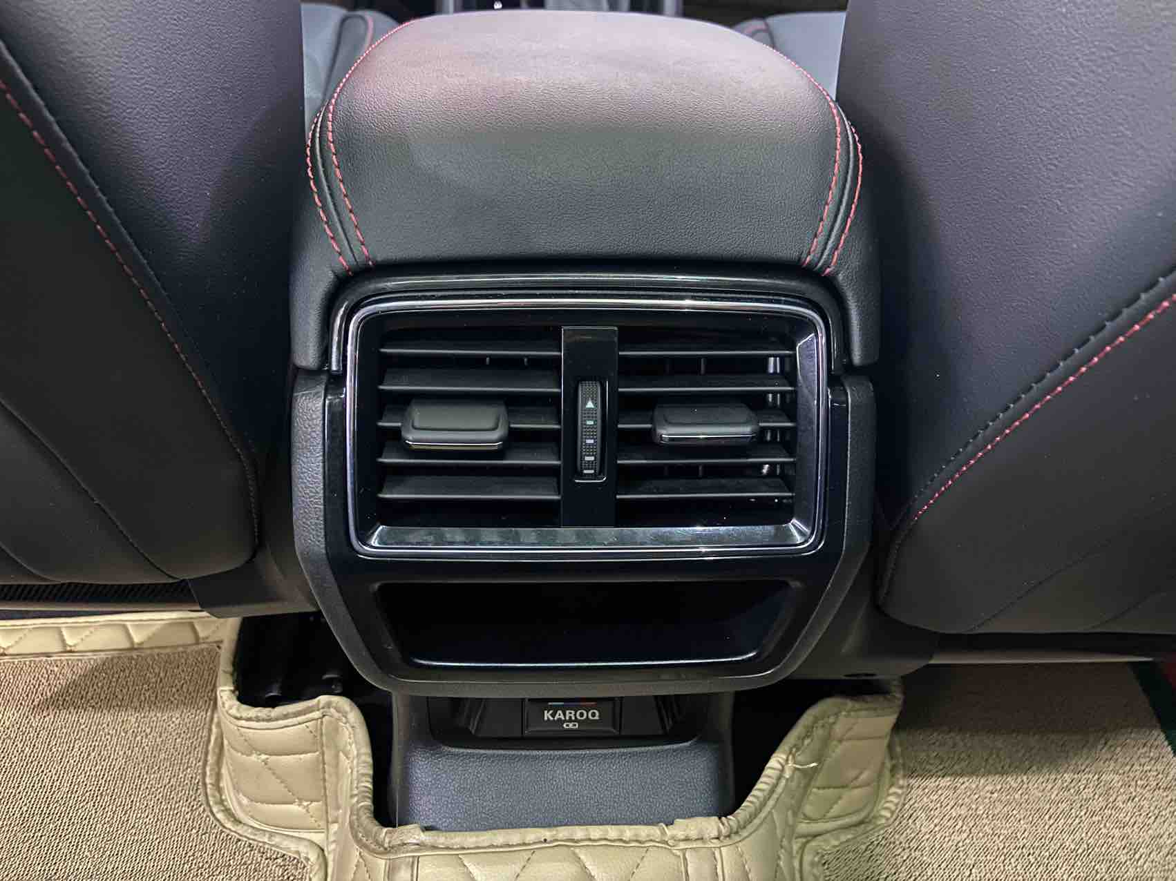 Skoda Karoq 2022 car image #24