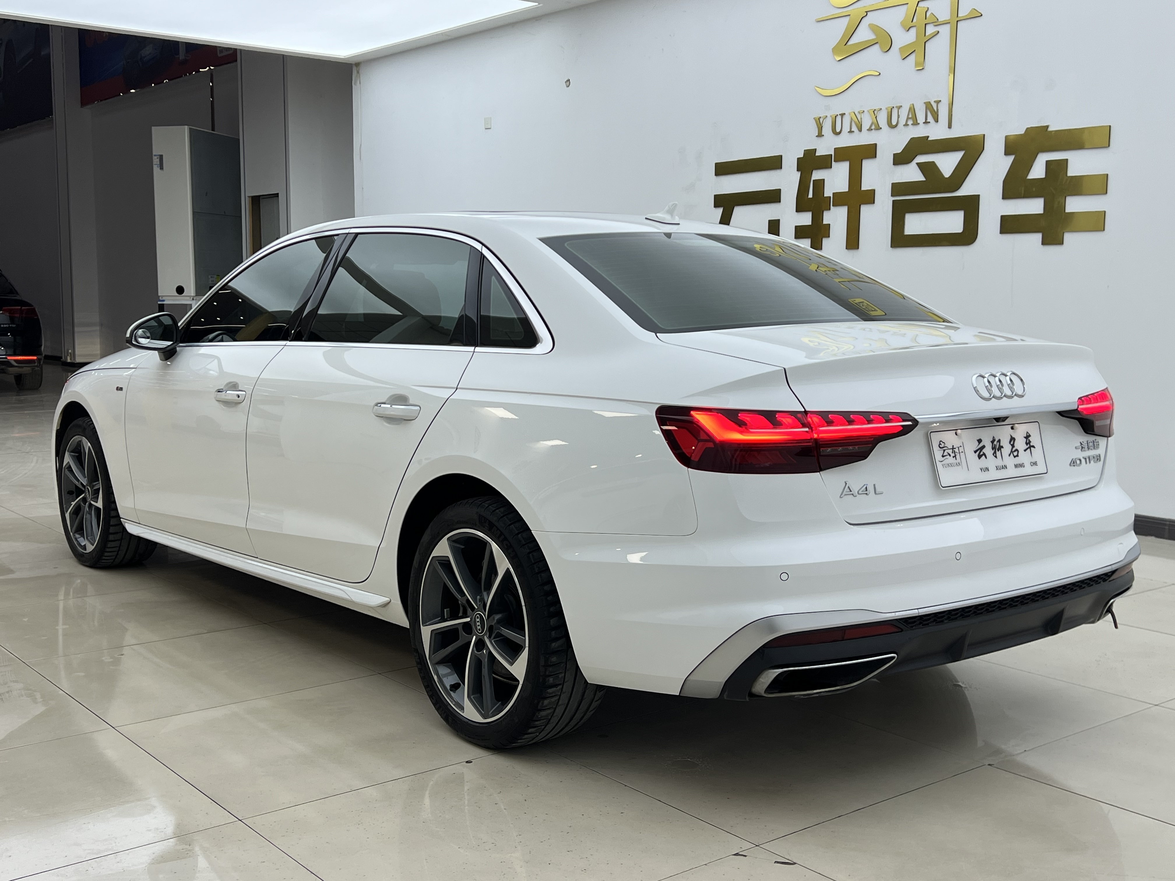 Audi A4L 2022 car image #24