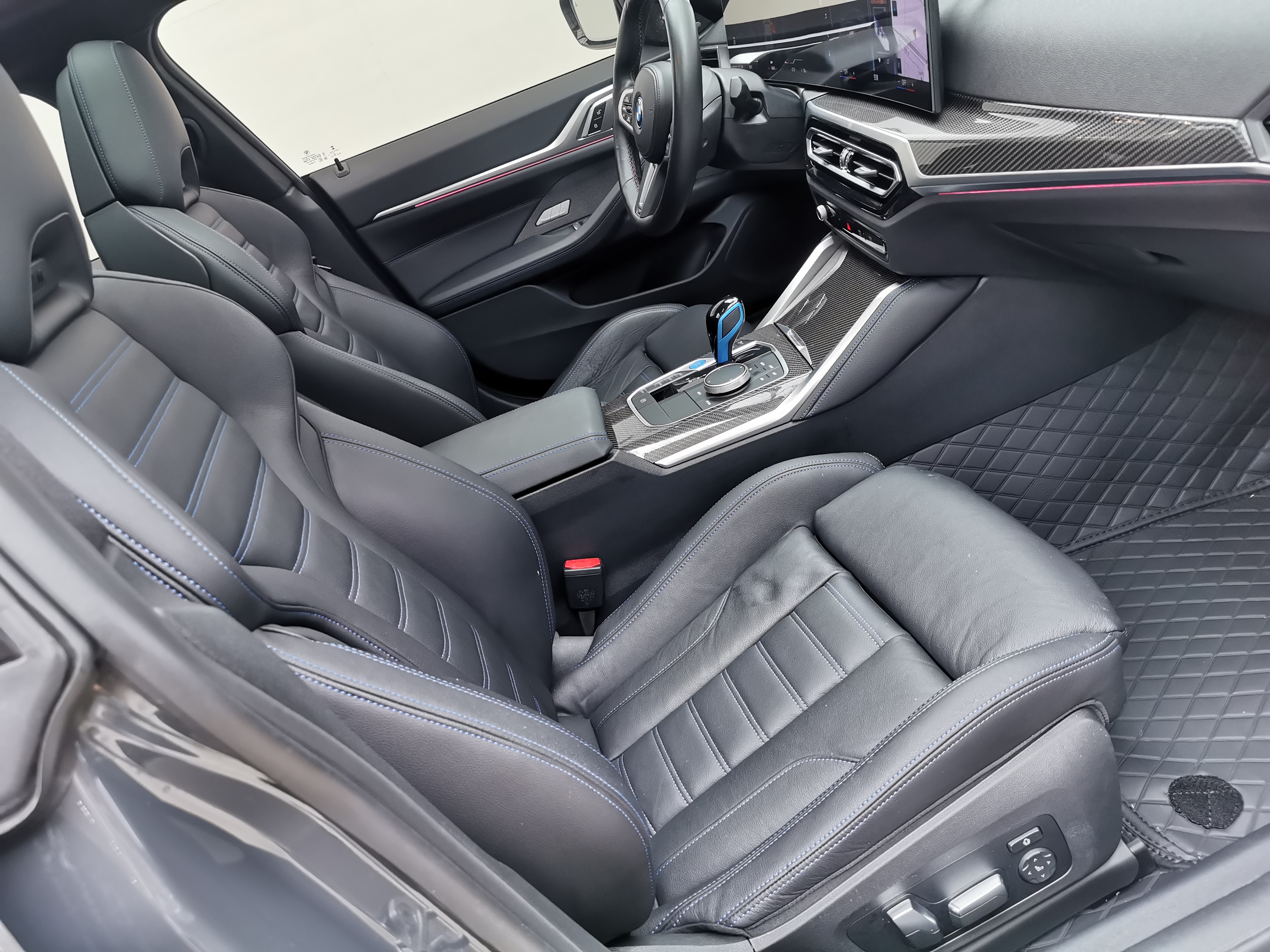 BMW i4 M50 2023 #24 BMW i4 M50 2023 car image #24