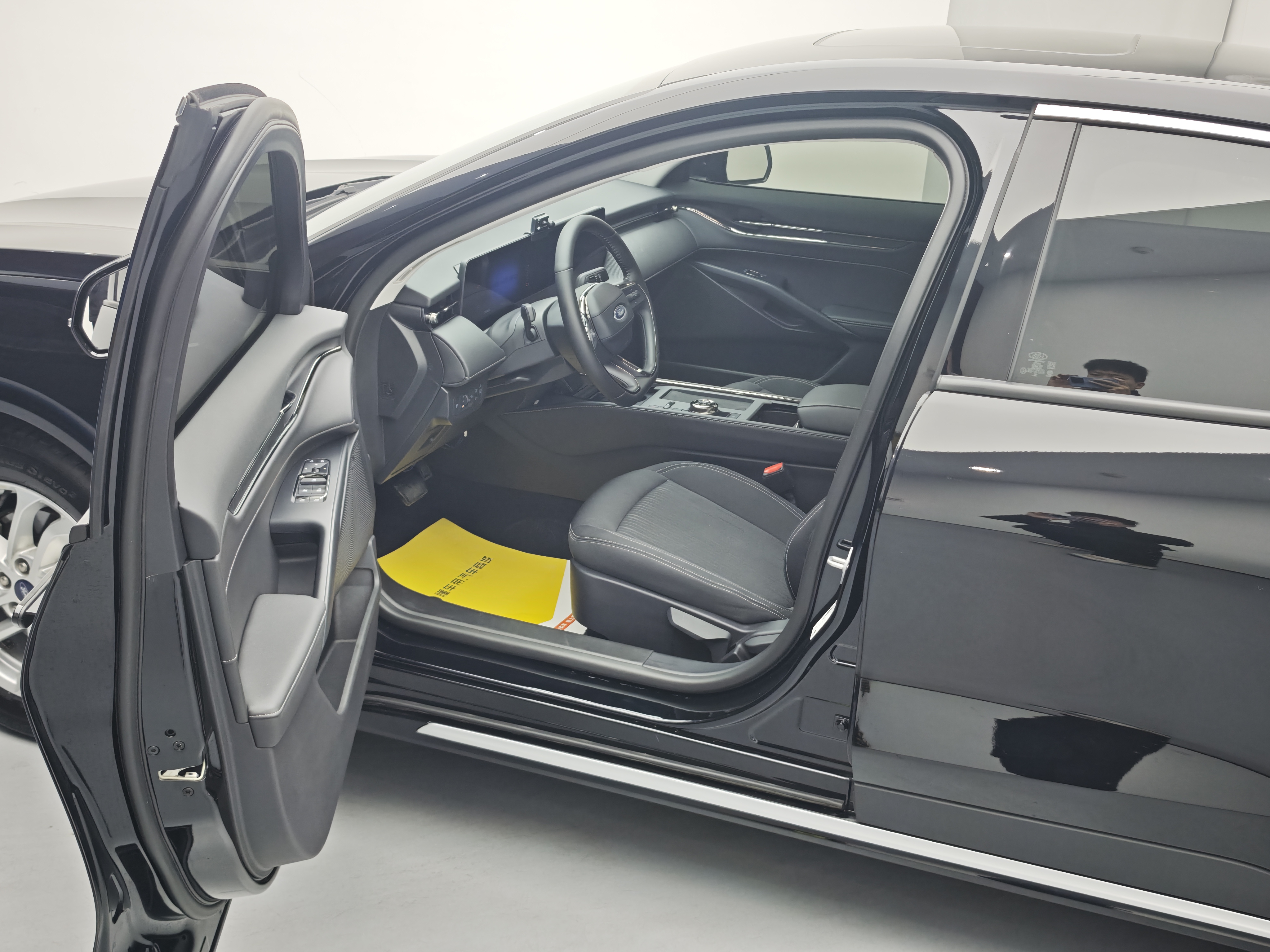 Ford Mondeo 2023 صورة سيارة #24