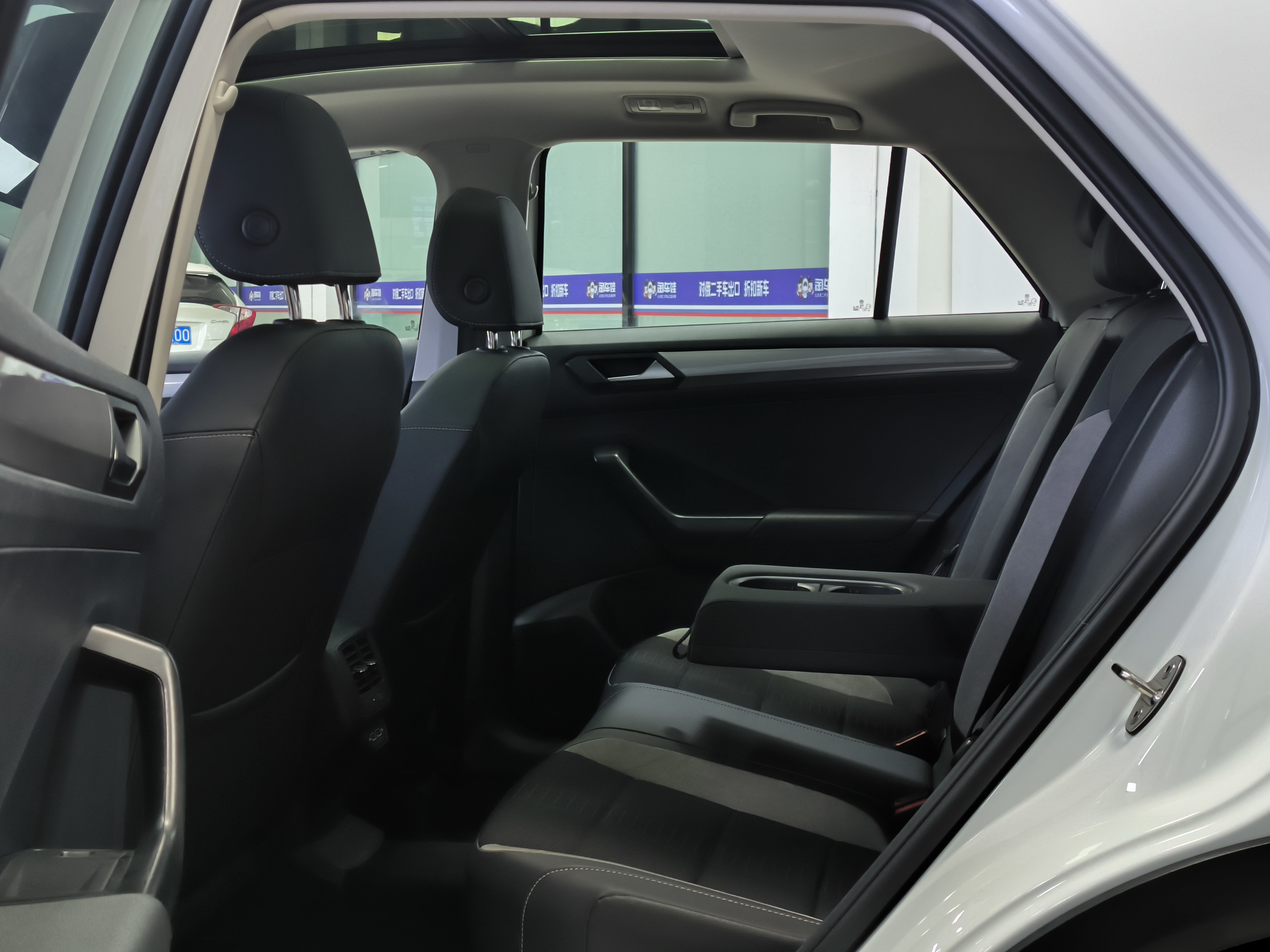 Volkswagen T-Roc 2022 car image #24