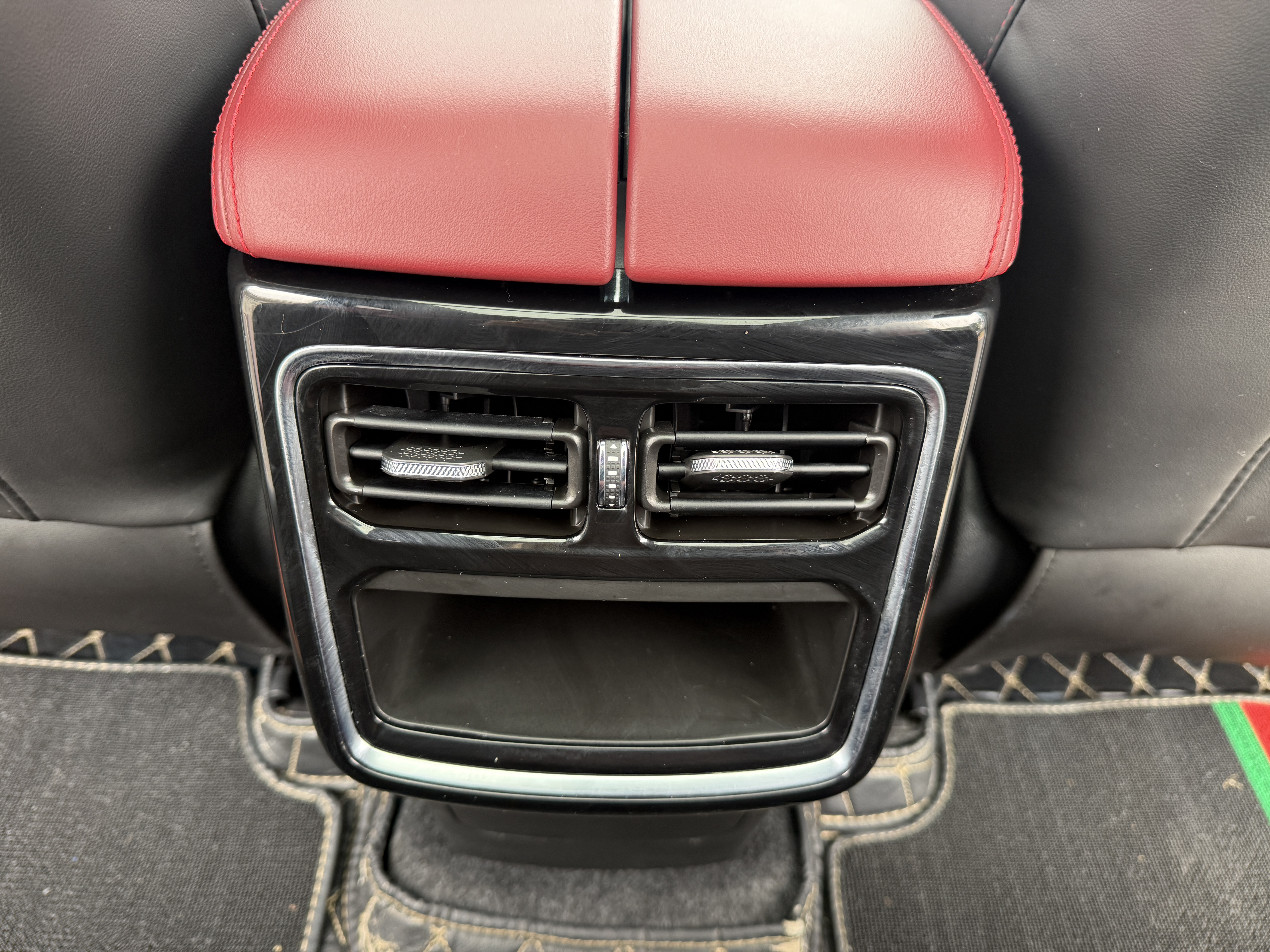 Jetour X70 PLUS 2023 car image #24