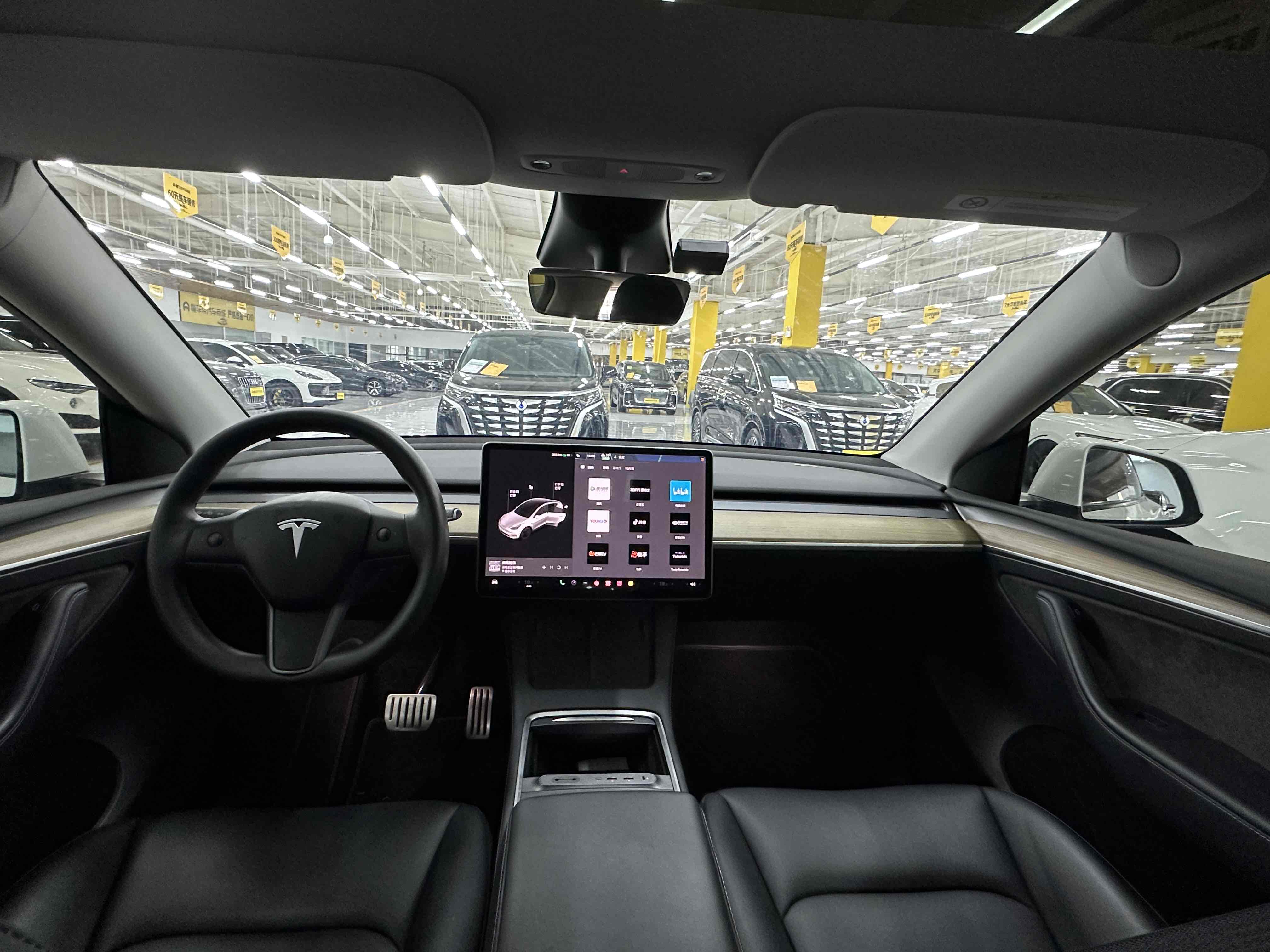 Tesla Model Y 2023 #24 Tesla Model Y 2023 car image #24