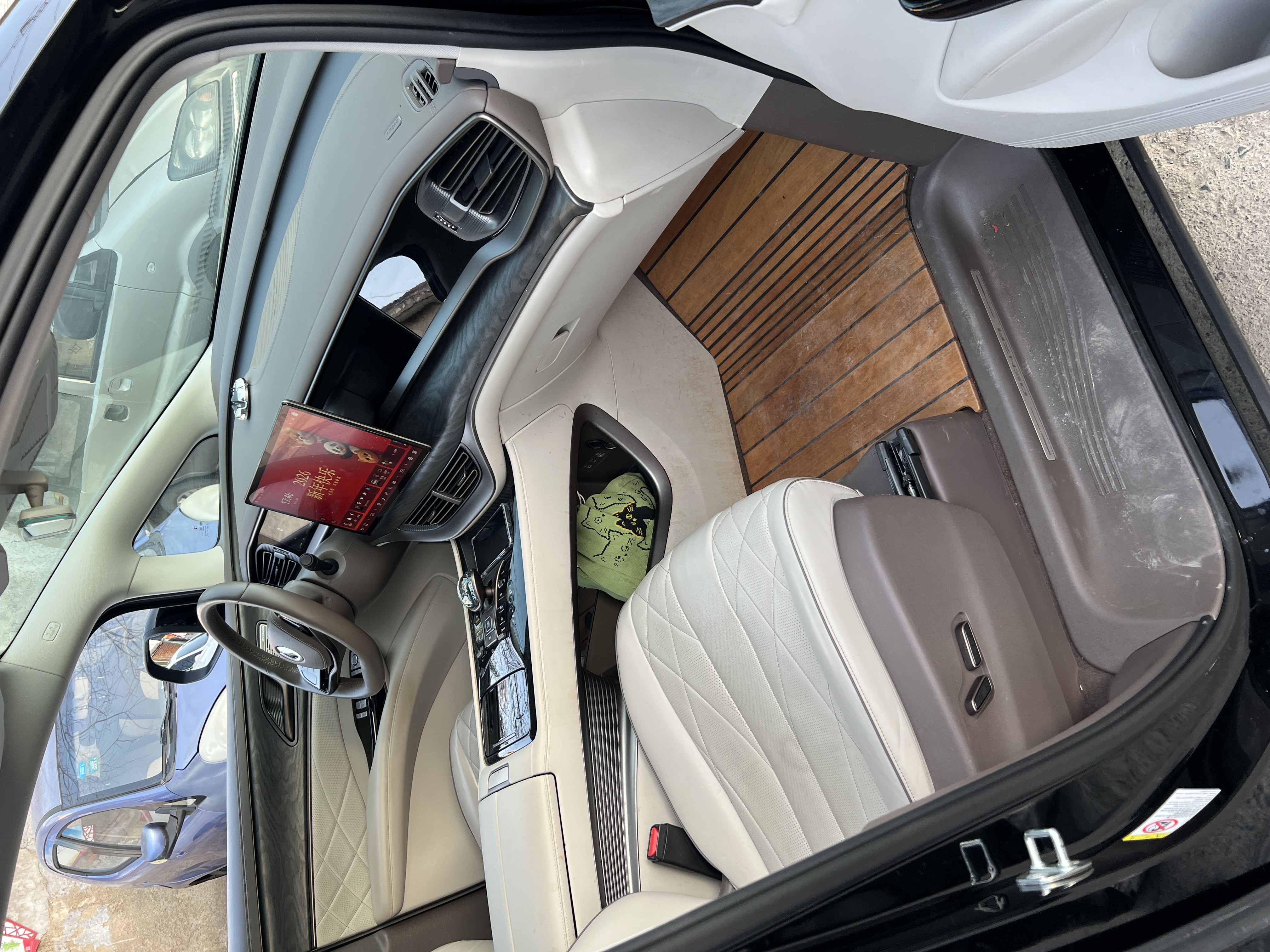 Denza D9 2023 صورة سيارة #24