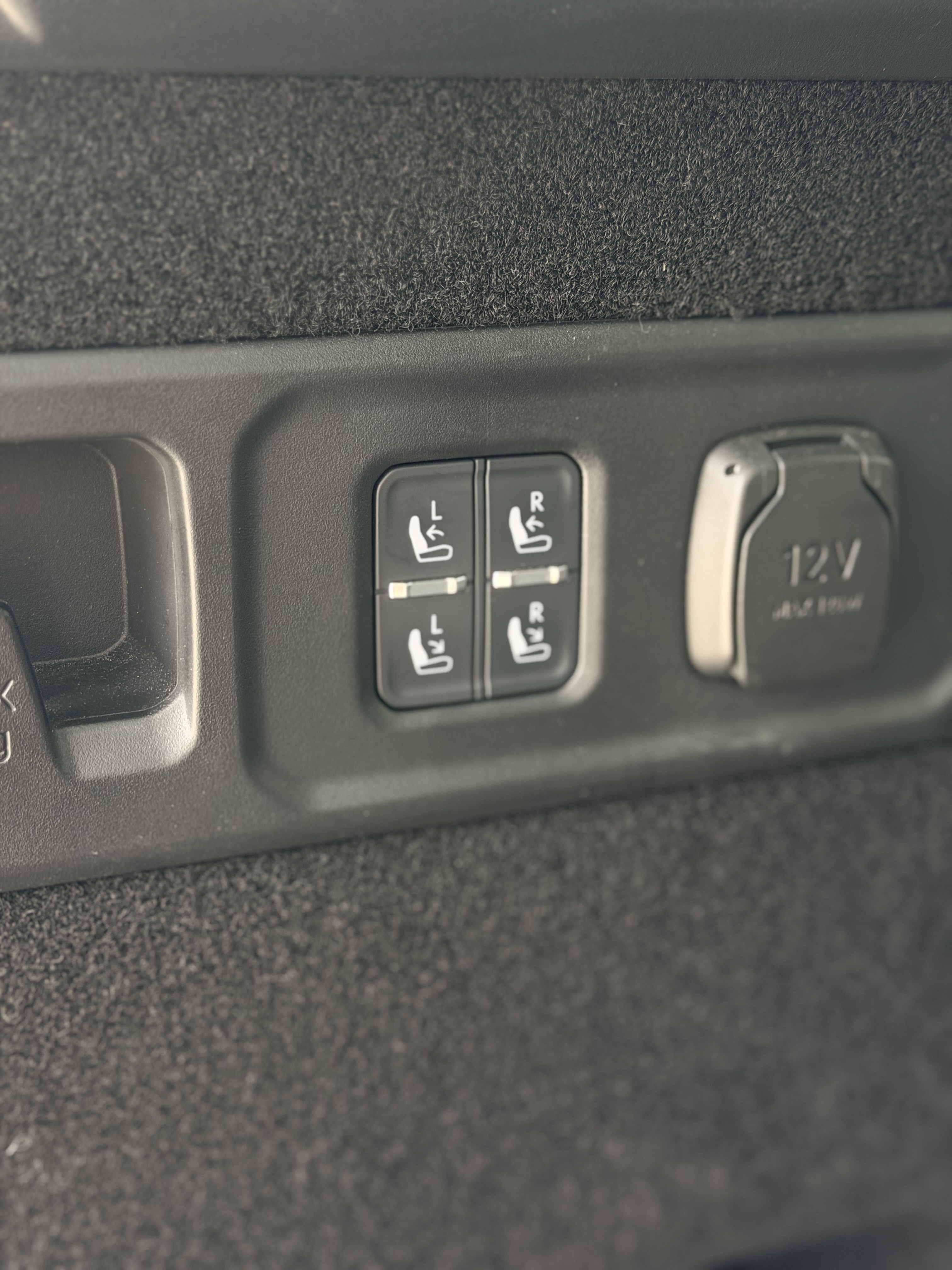Lynk & Co 09 EM-P 2023 #24 Lynk & Co 09 EM-P 2023 car image #24